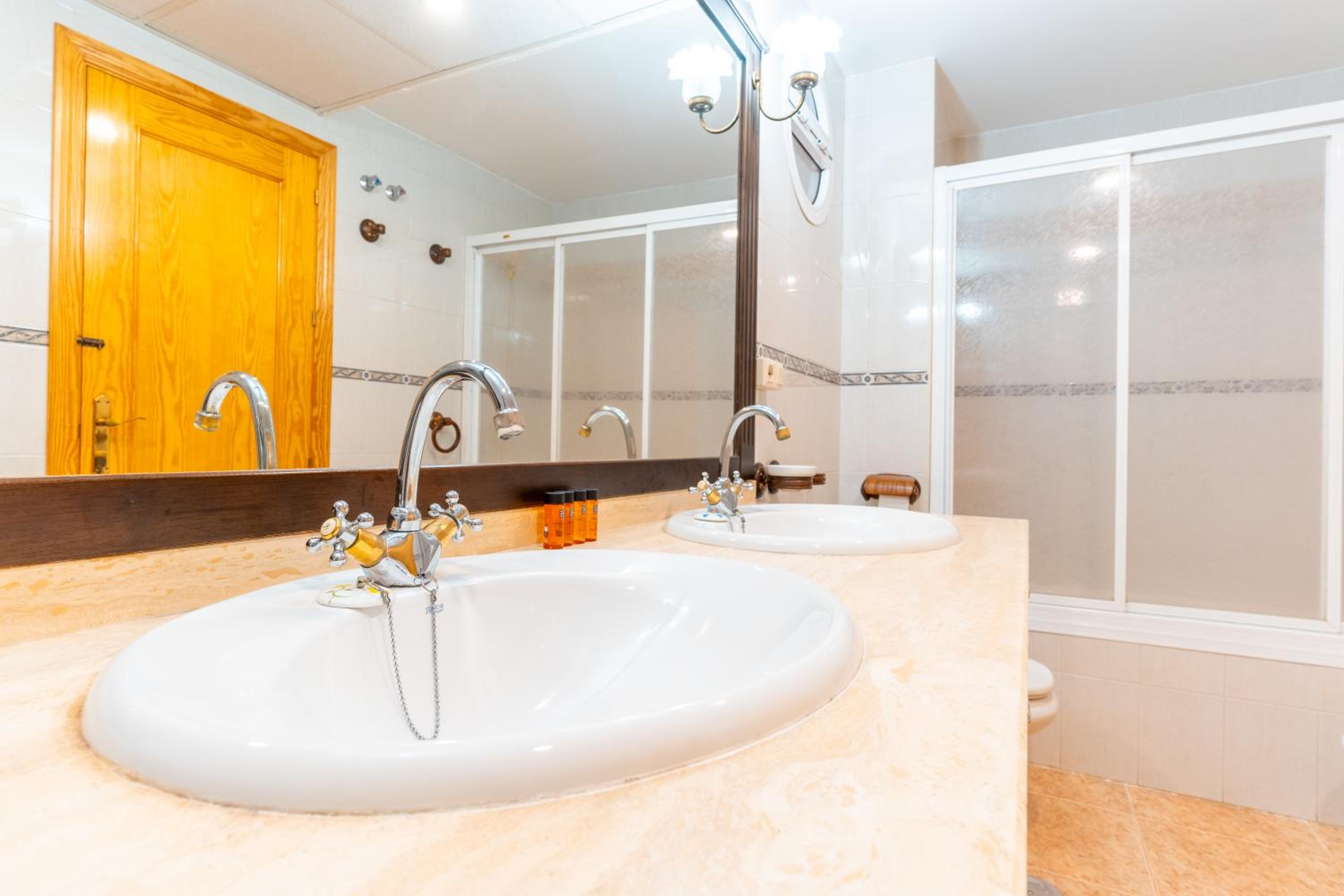 Three-Bedroom Apartment With Sea View photo 3