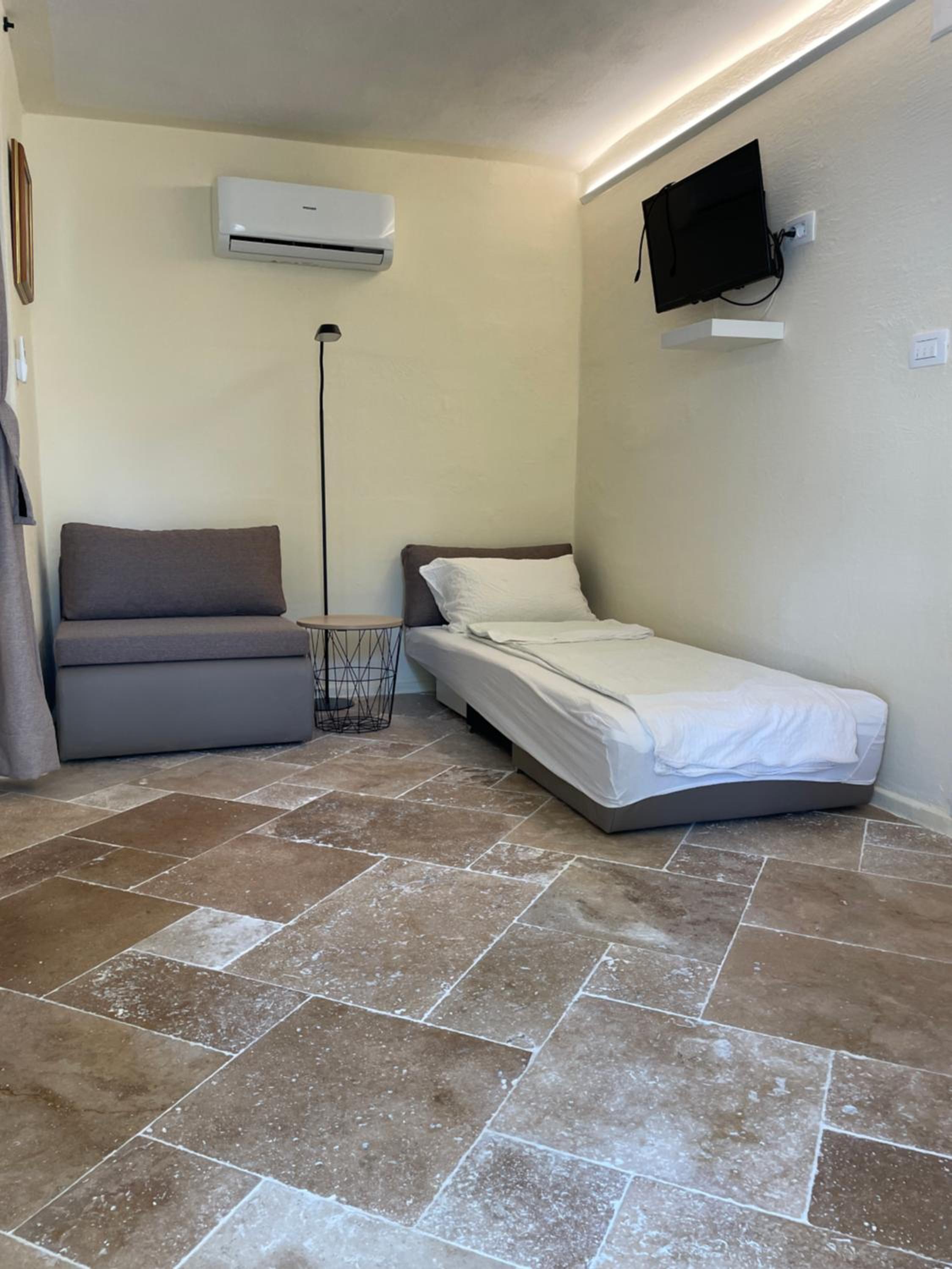 One-Bedroom Apartment with Garden
