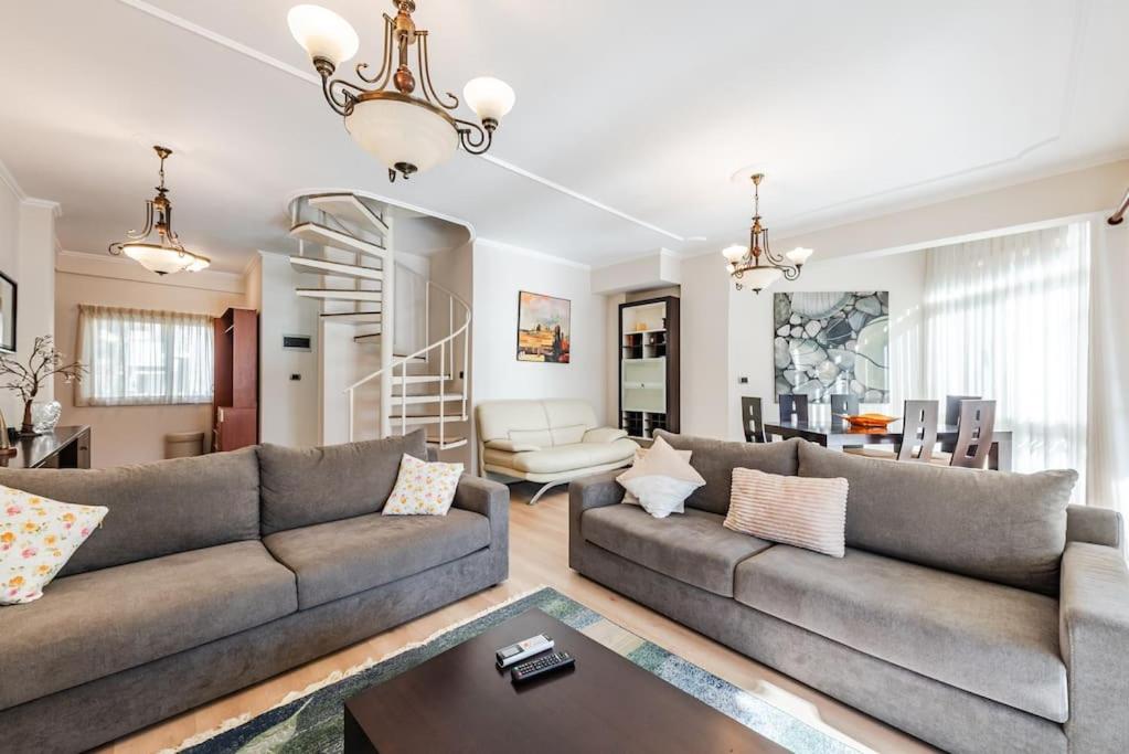 Three-Bedroom Apartment with Balcony