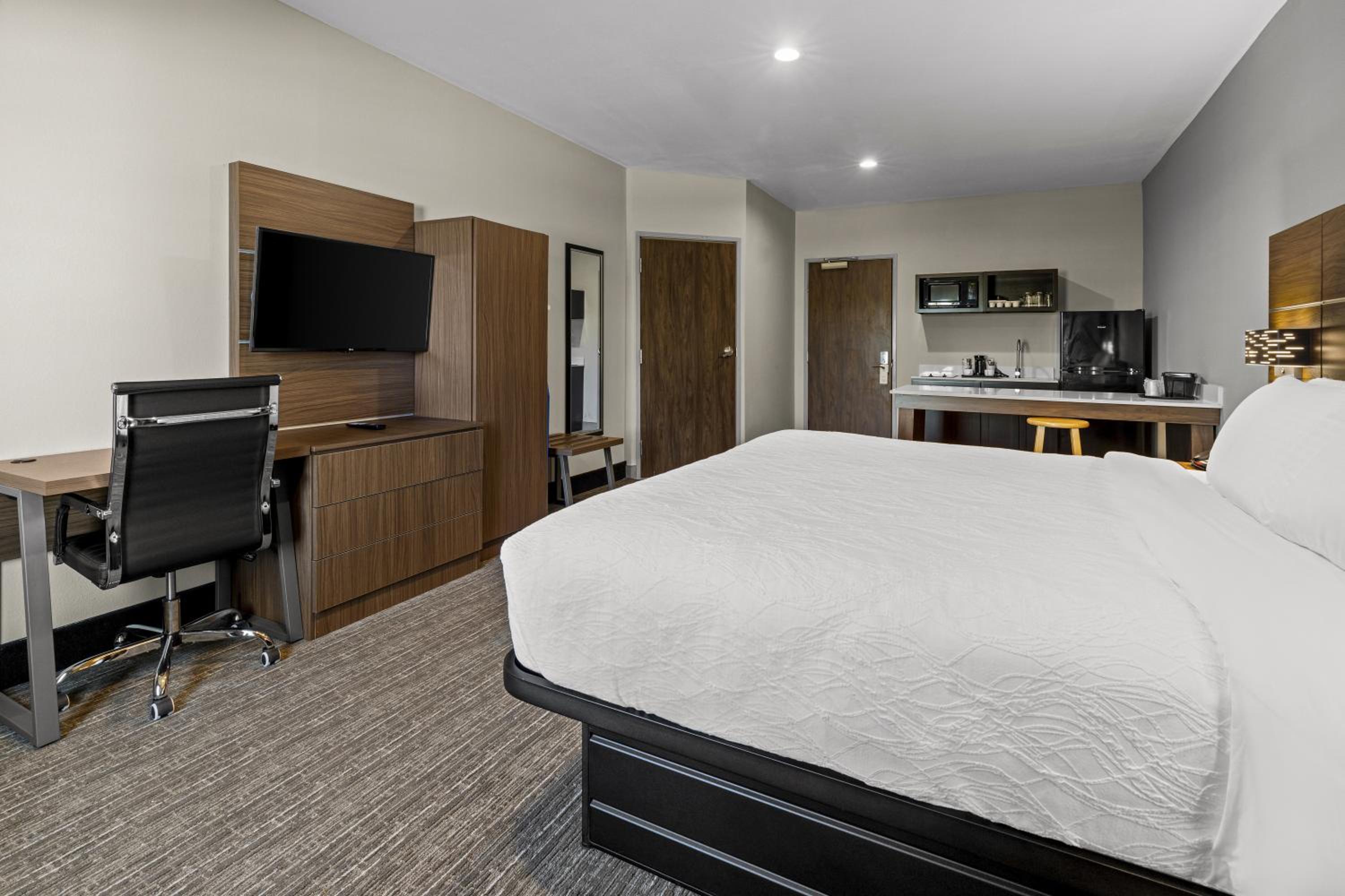 Deluxe King Suite