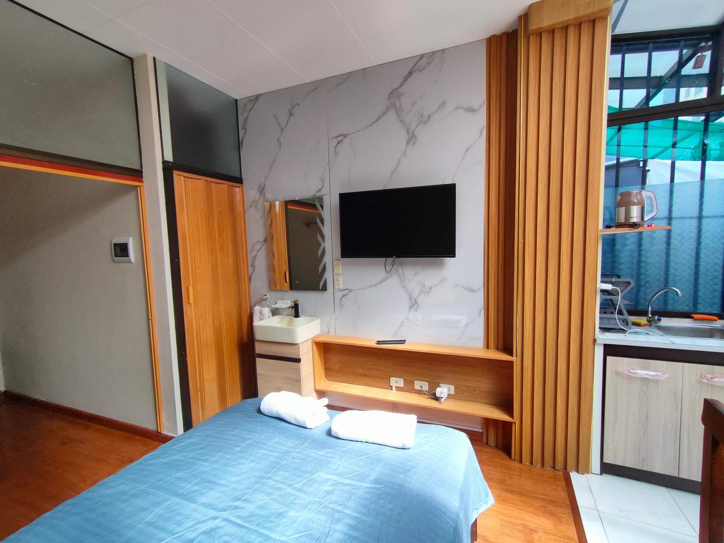 One-Bedroom Apartment photo 1