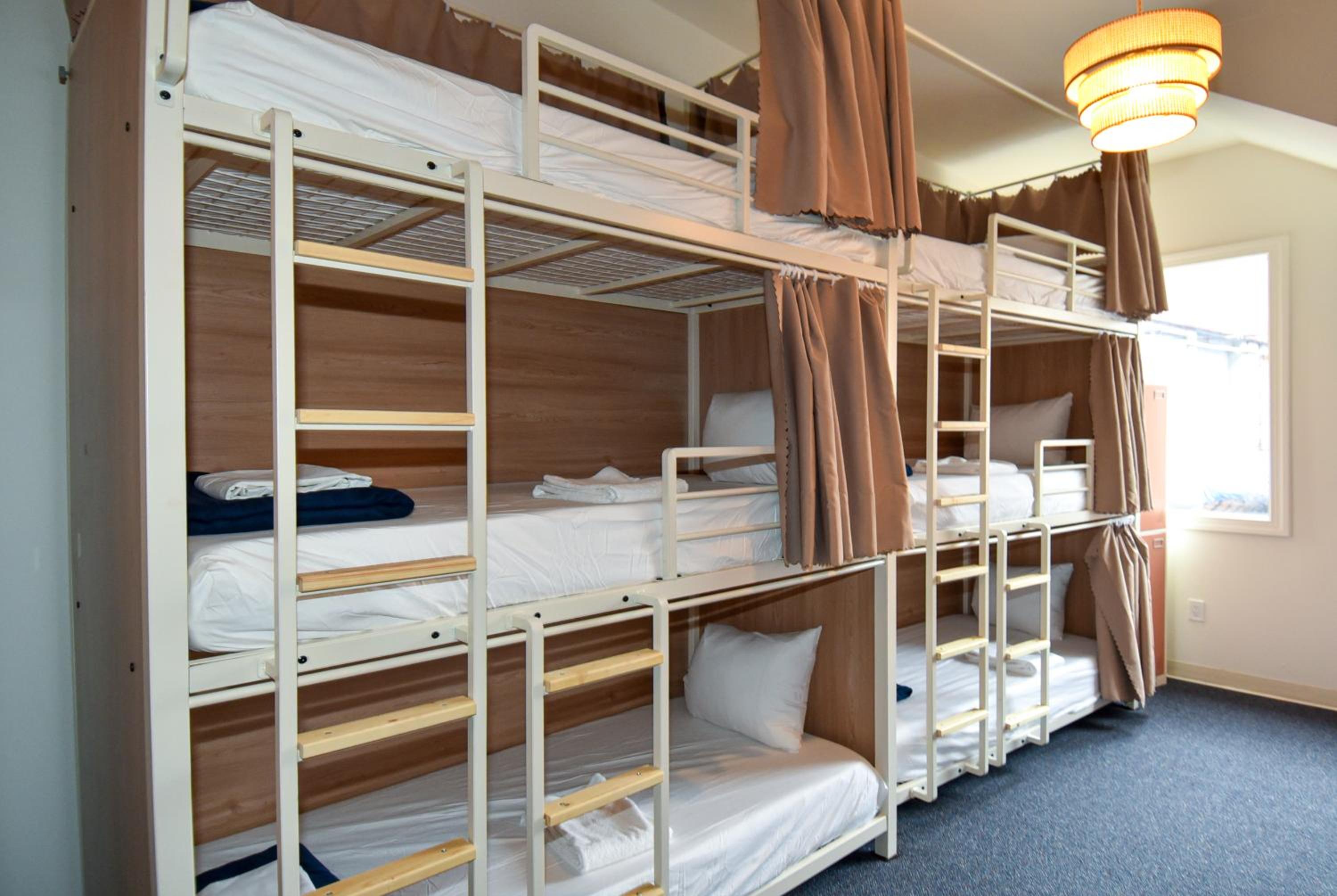 One Privacy Pod Bed In A 18-Person-Max All Gender Shared Room  photo 3