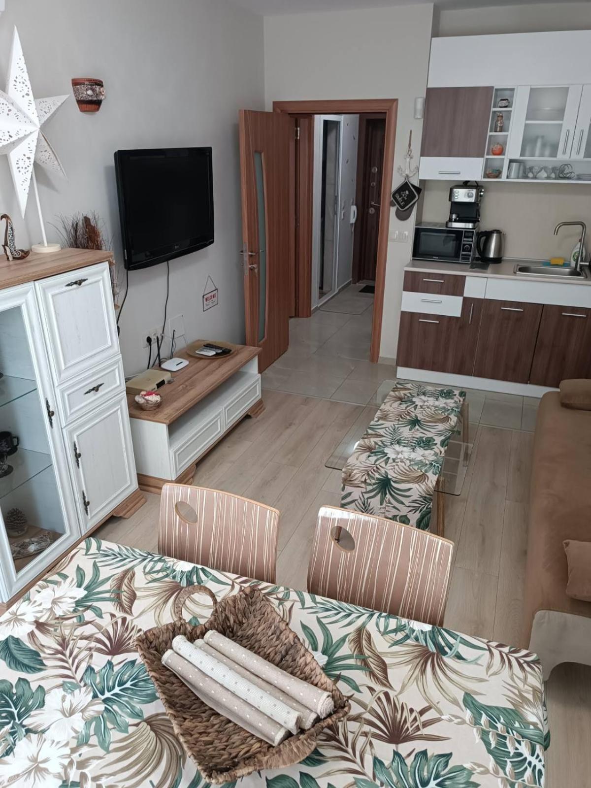 One-Bedroom Apartment photo 1