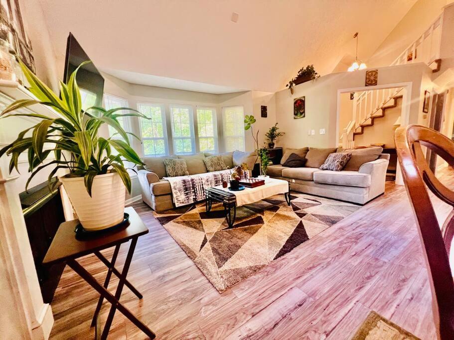 Three-Bedroom Apartment photo 1