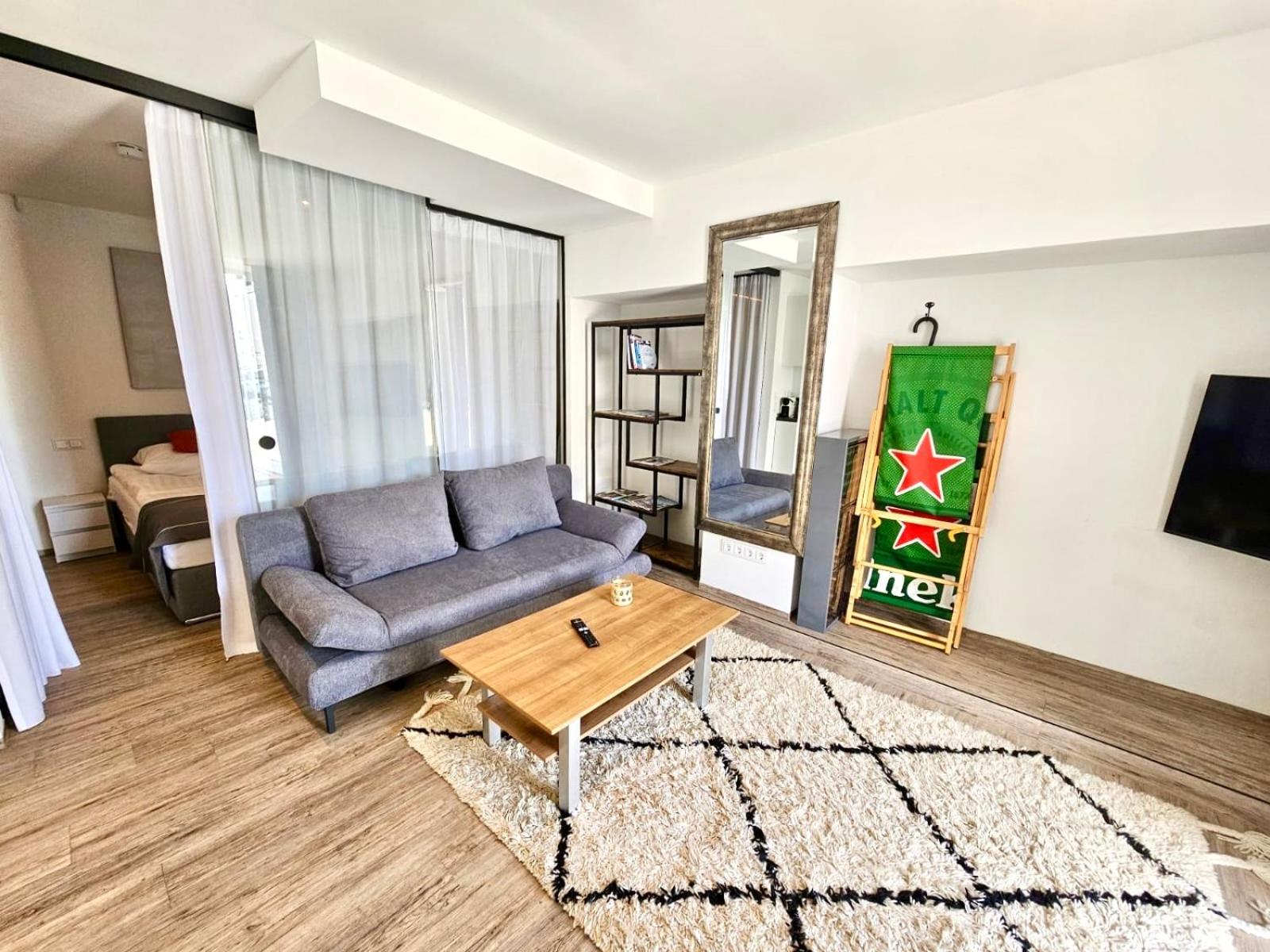 One-Bedroom Apartment photo 1