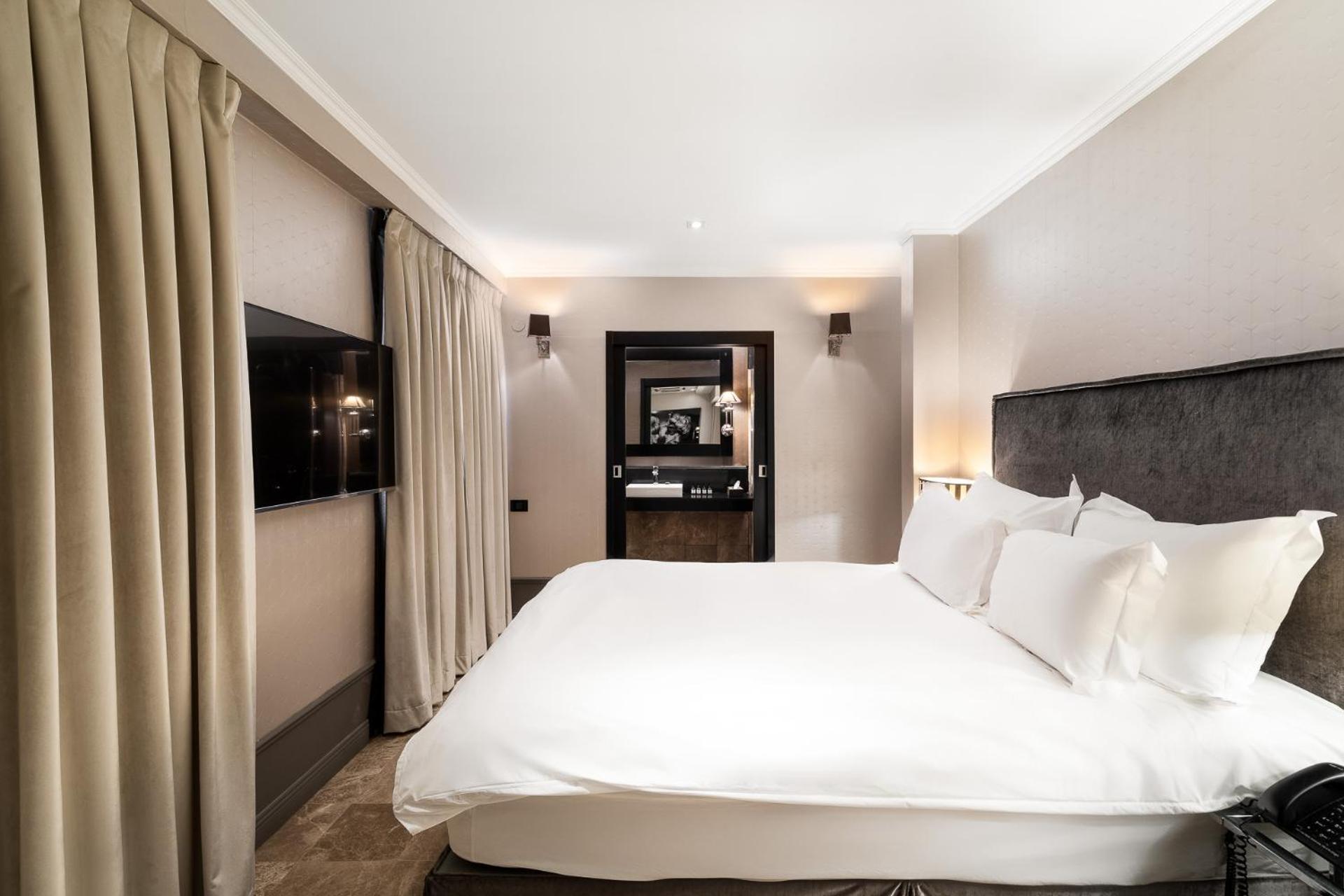 Deluxe Double Room photo 3