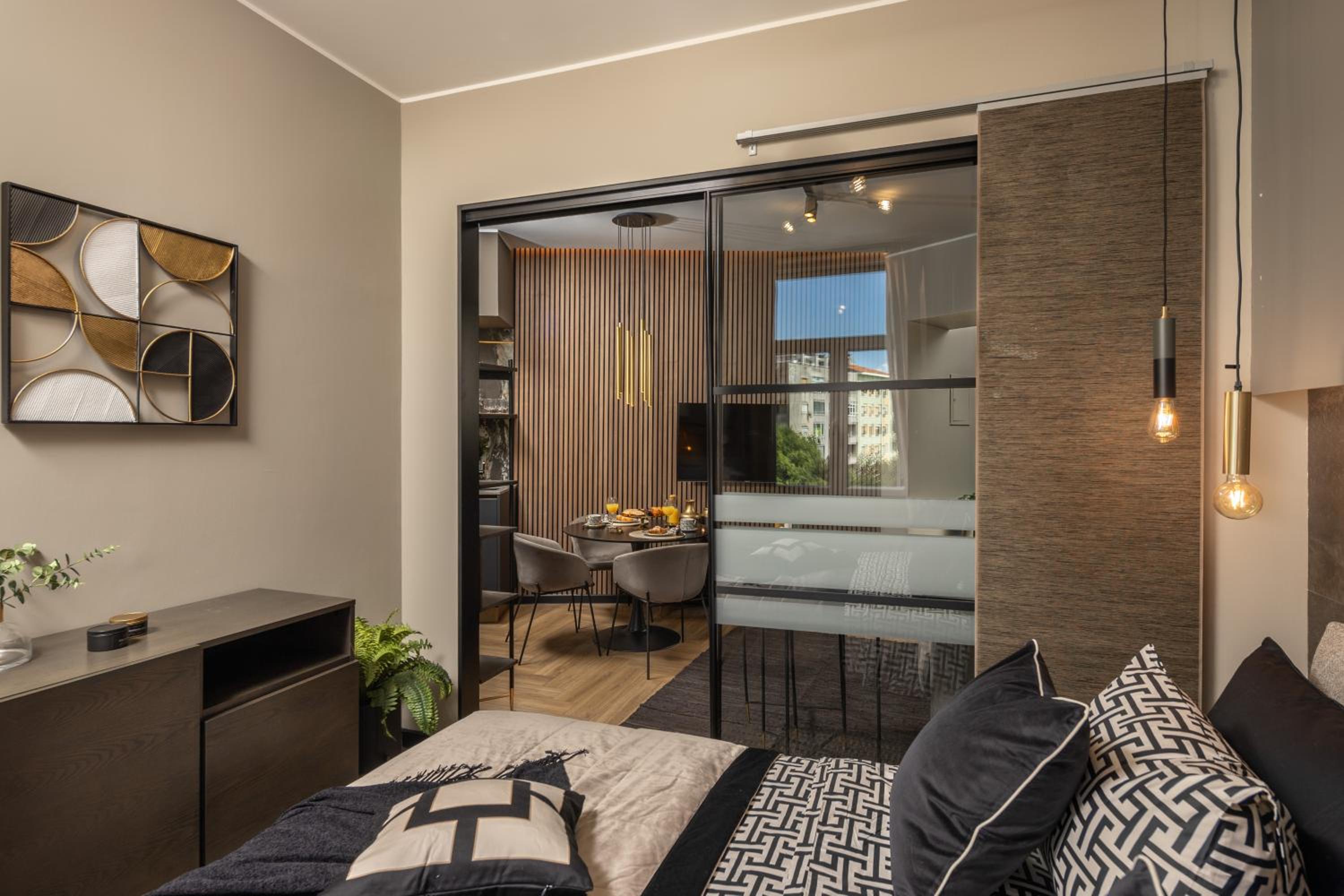 One-Bedroom Deluxe Apartment