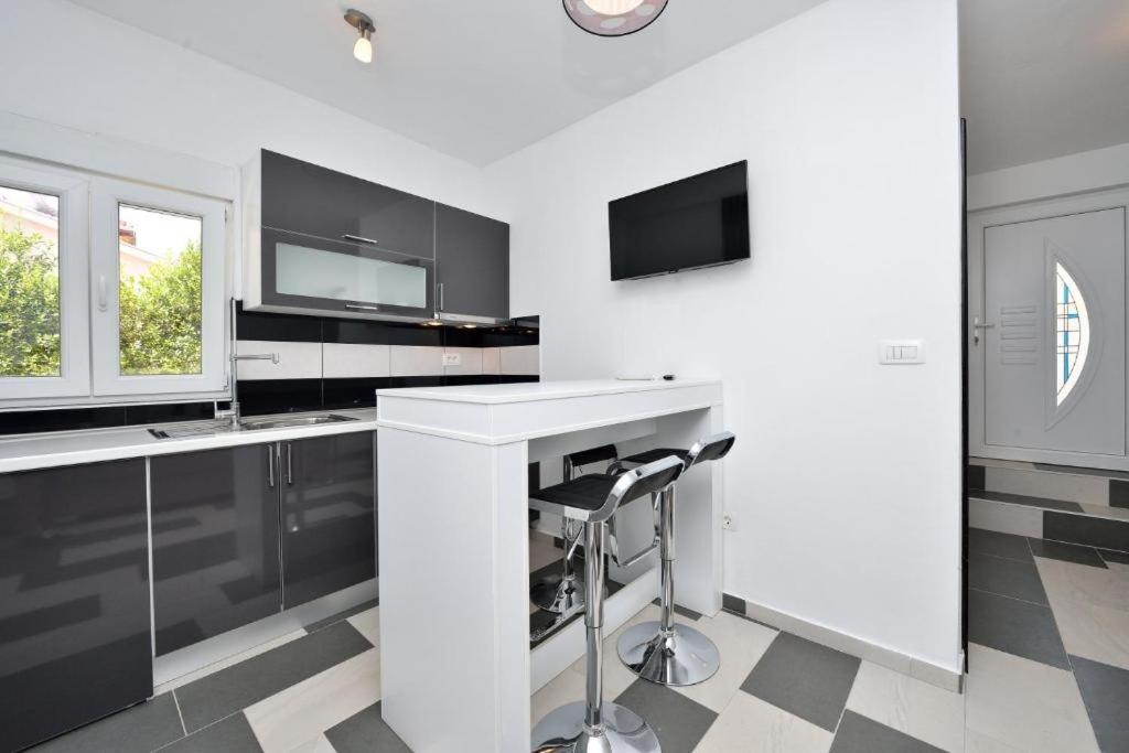 Apartment - Ground Floor photo 3