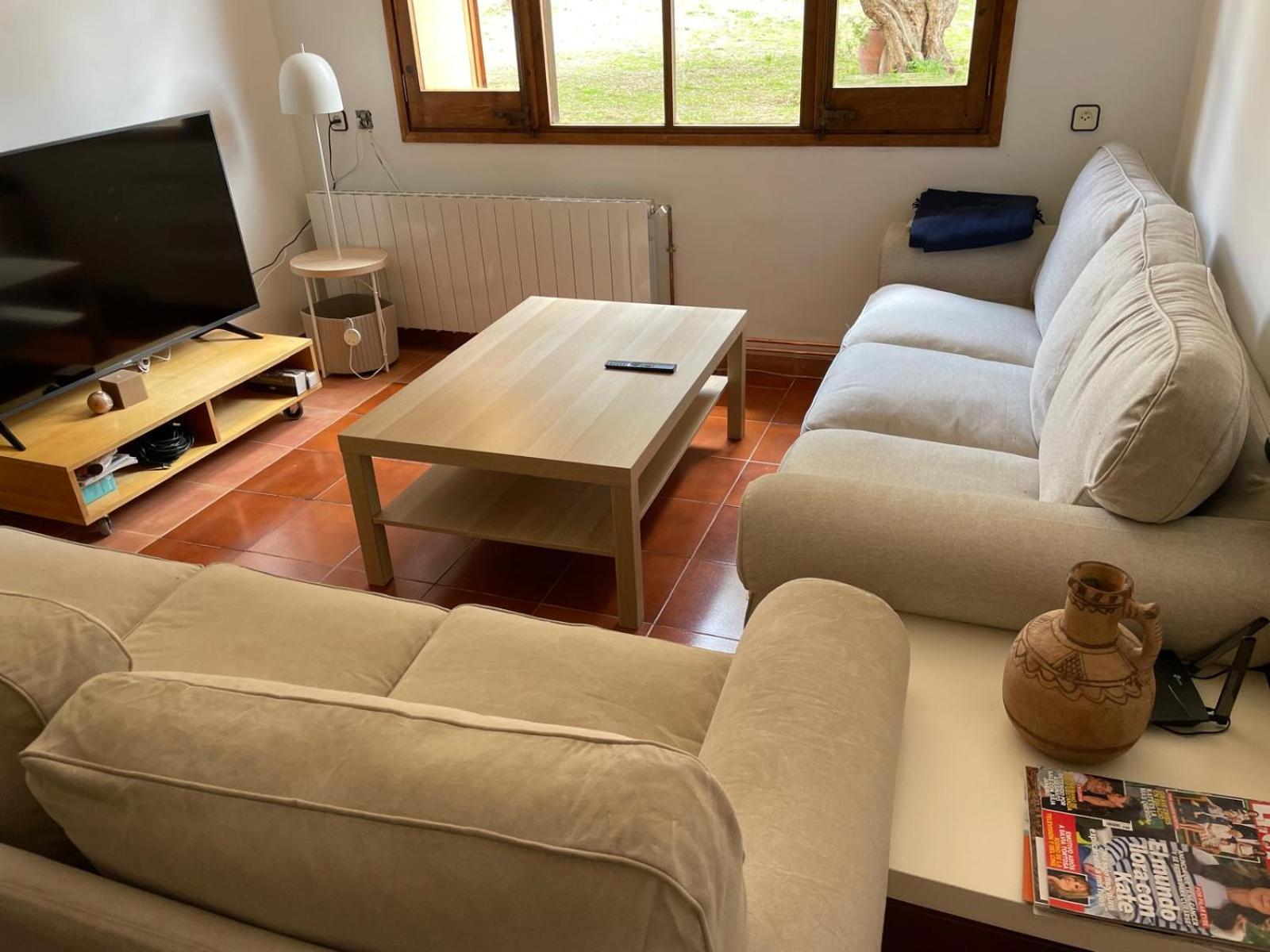 Seven-Bedroom House photo 2