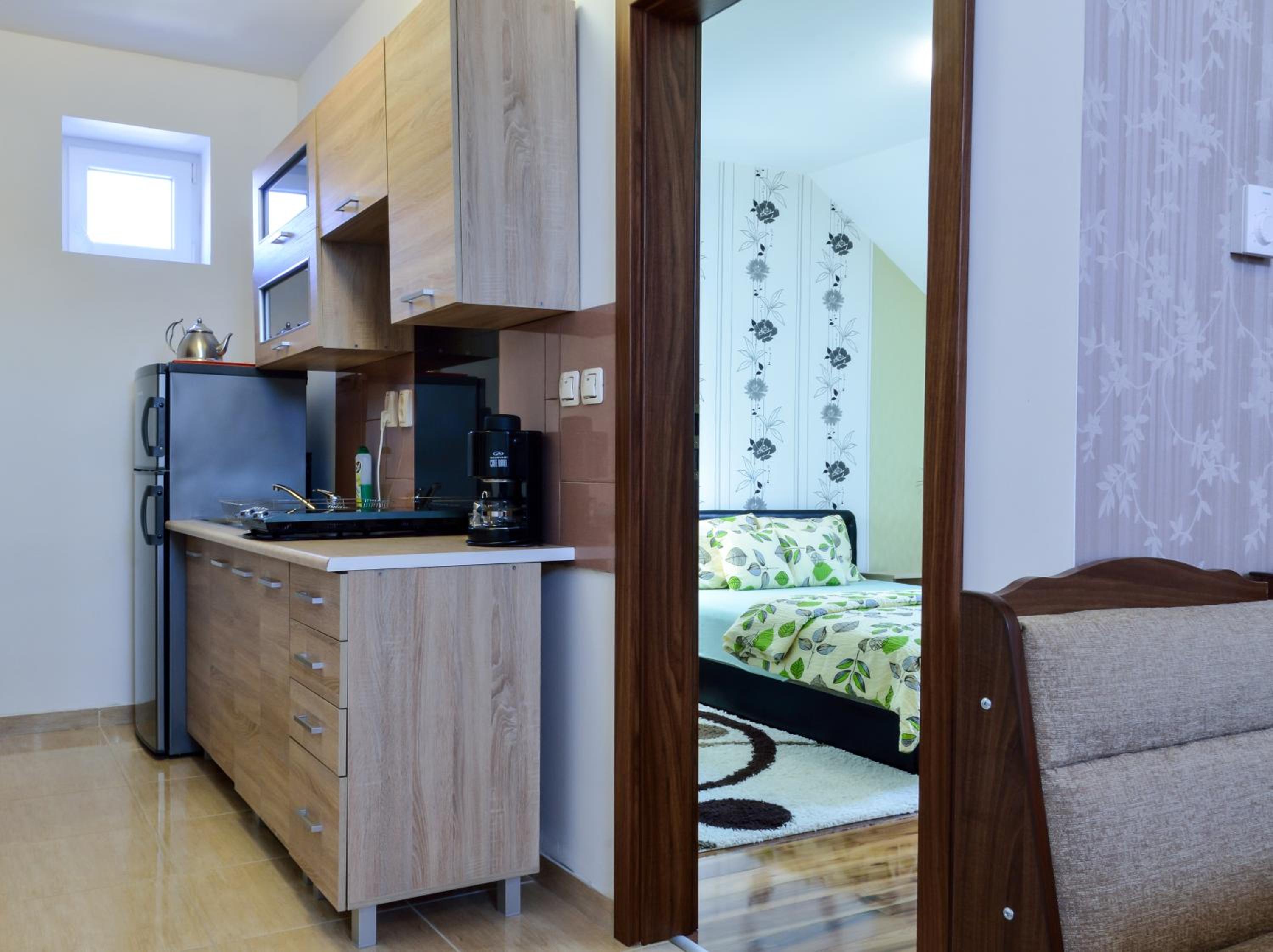 Two-Bedroom Upstairs Apartment with Garden View - Photo 12
