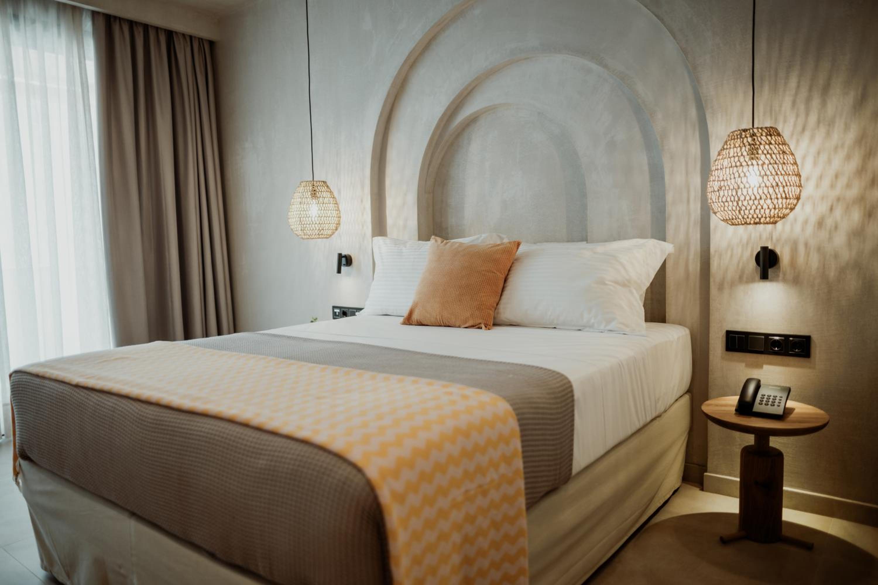 Deluxe Double Room with Balcony photo 2