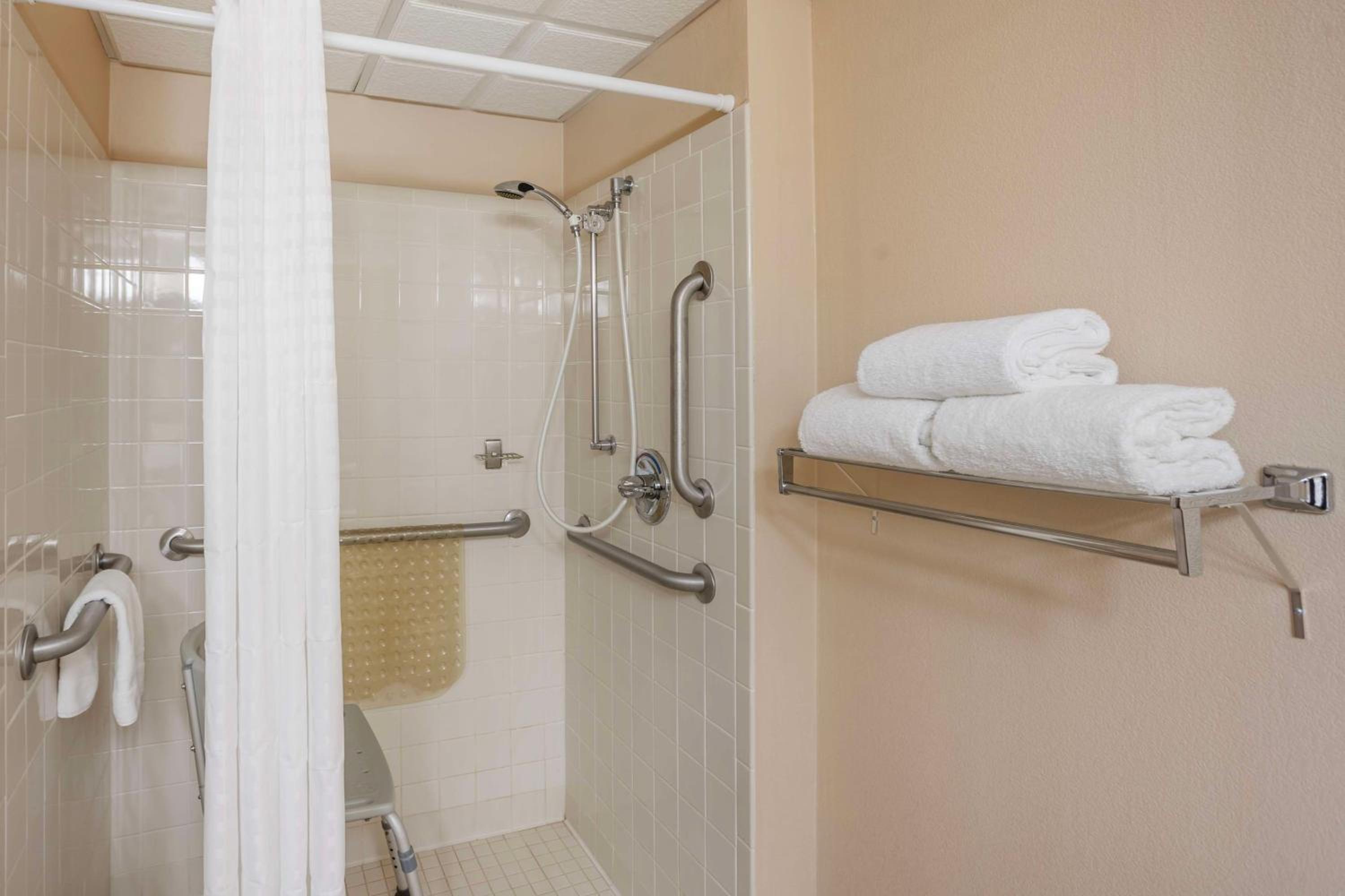 King Suite with Roll-In Shower - Mobility Accessible/Non-Smoking photo 2