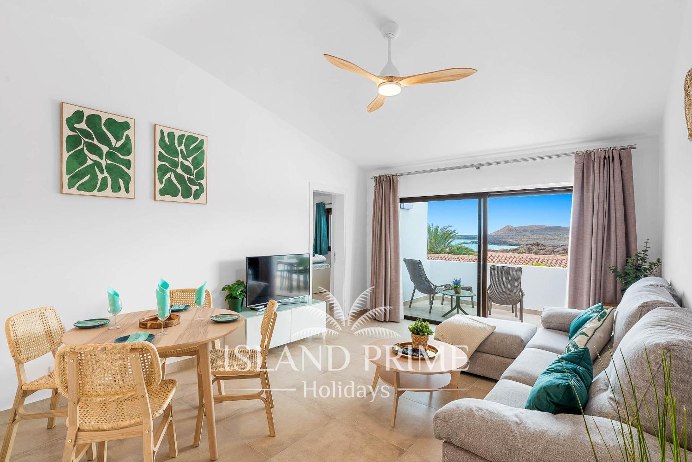 Apartamento de dos habitaciones con terraza y vista al mar