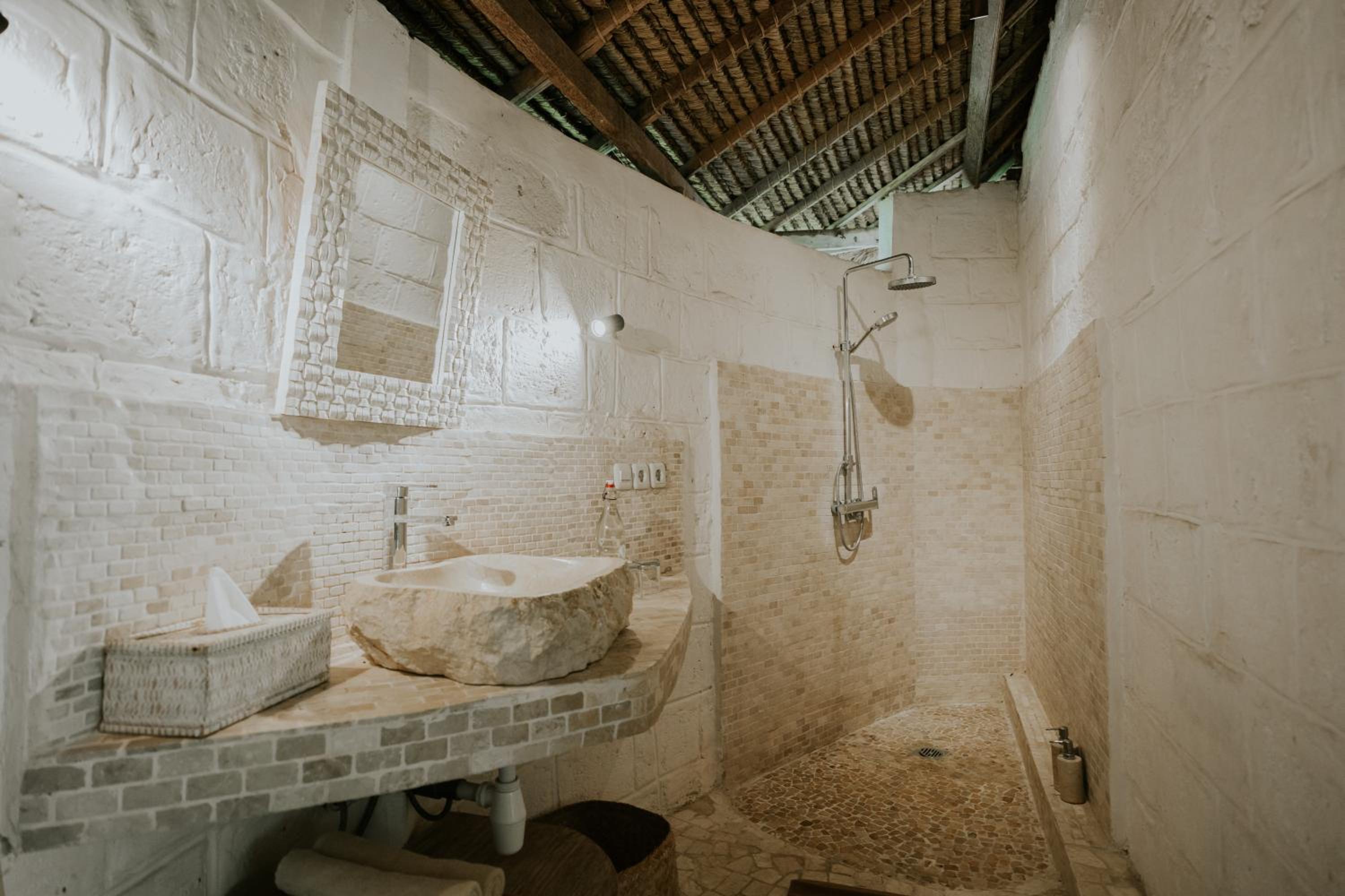 Deluxe Bungalow - Photo 5