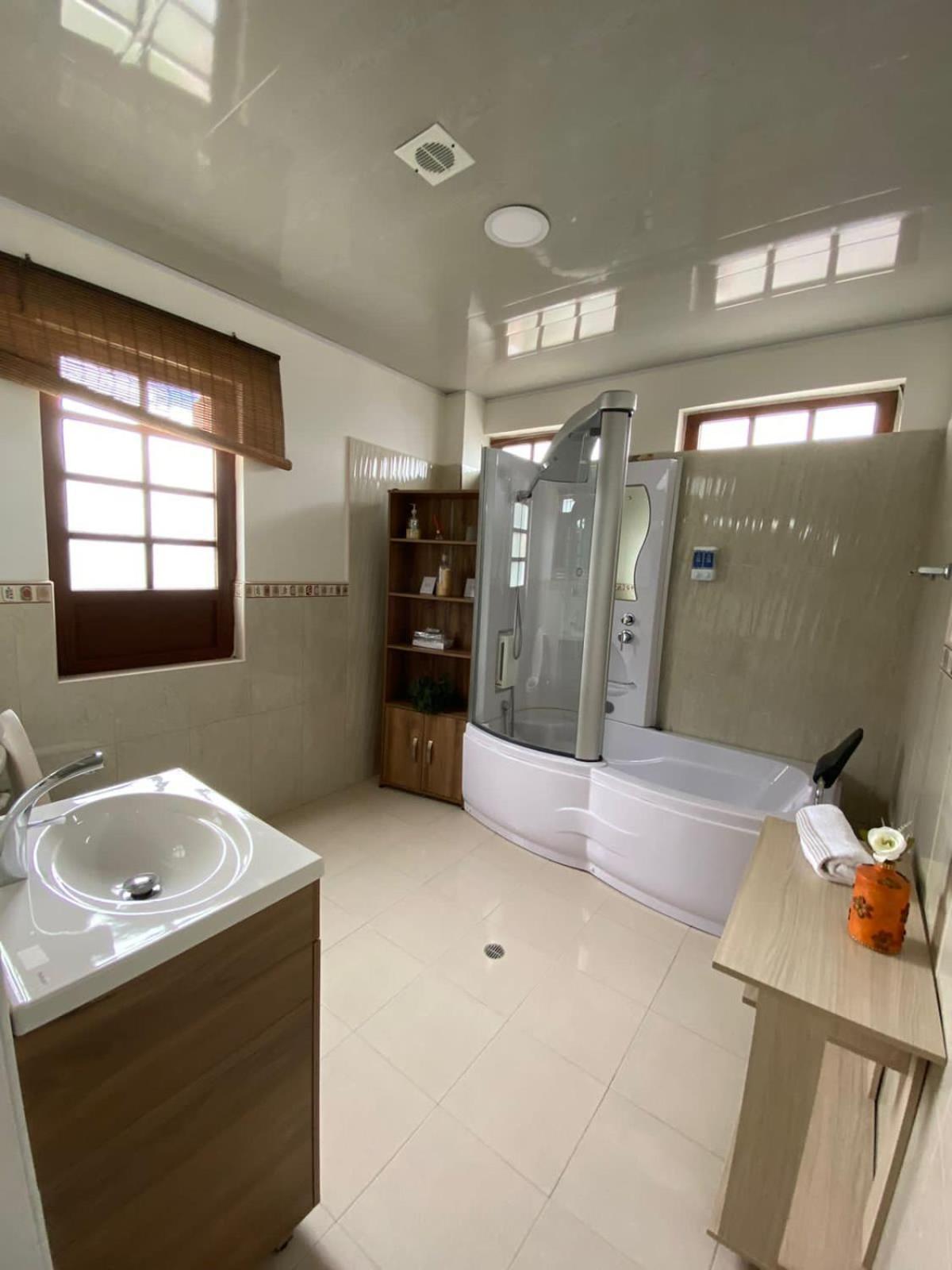Double Room with Spa Bath photo 2