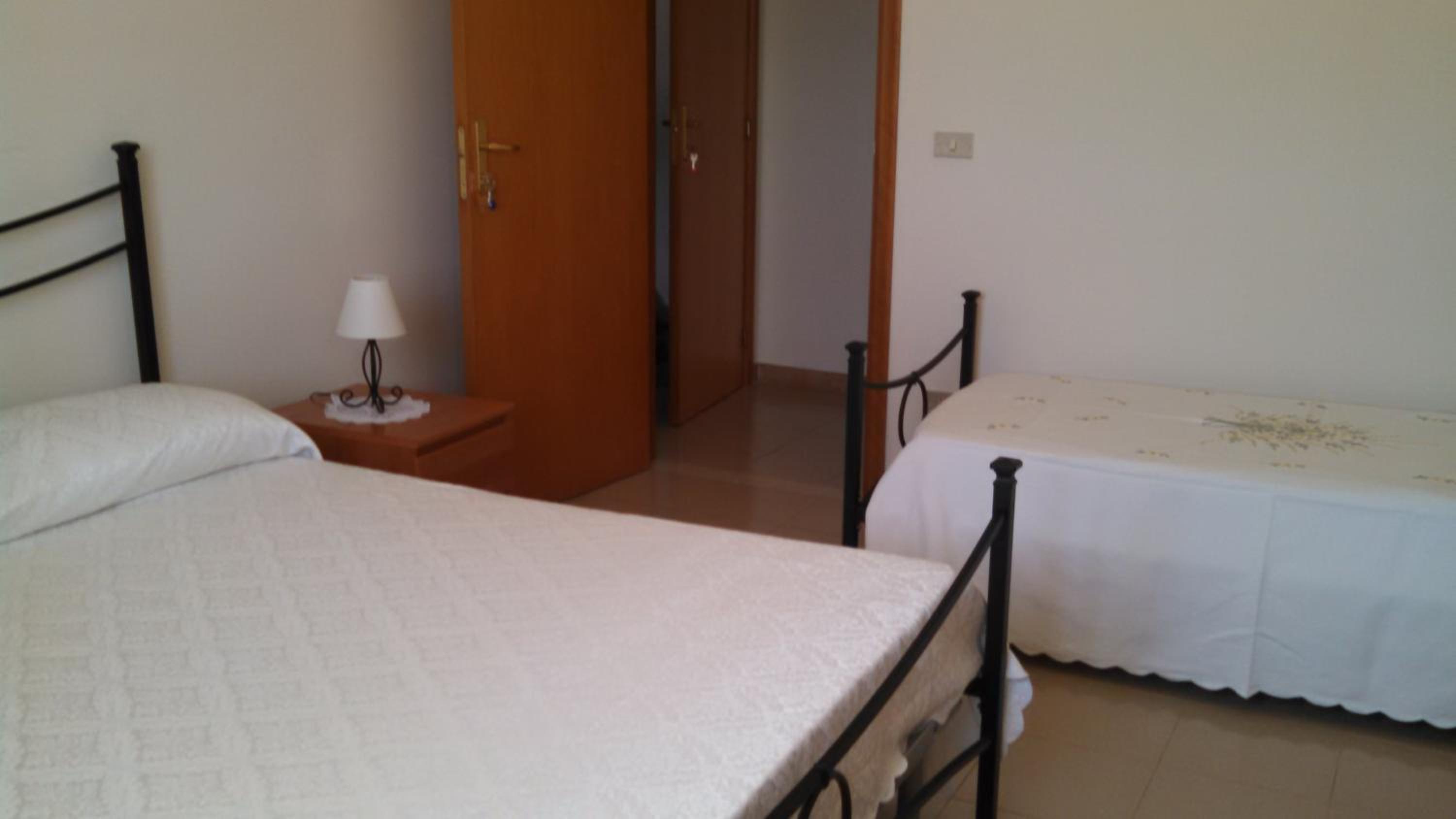 Basic Triple Room photo 1