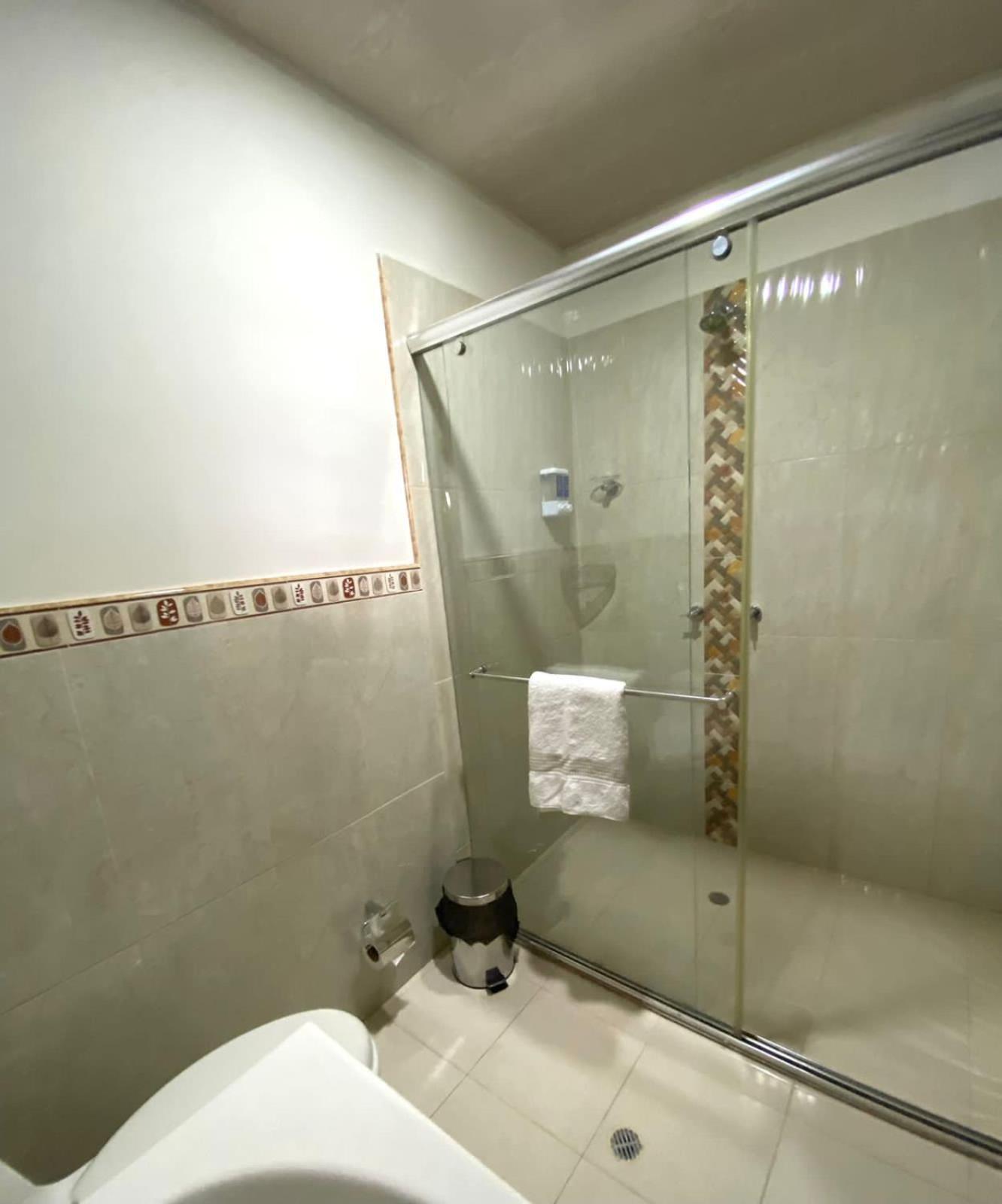 Family Room with Private Bathroom photo 3