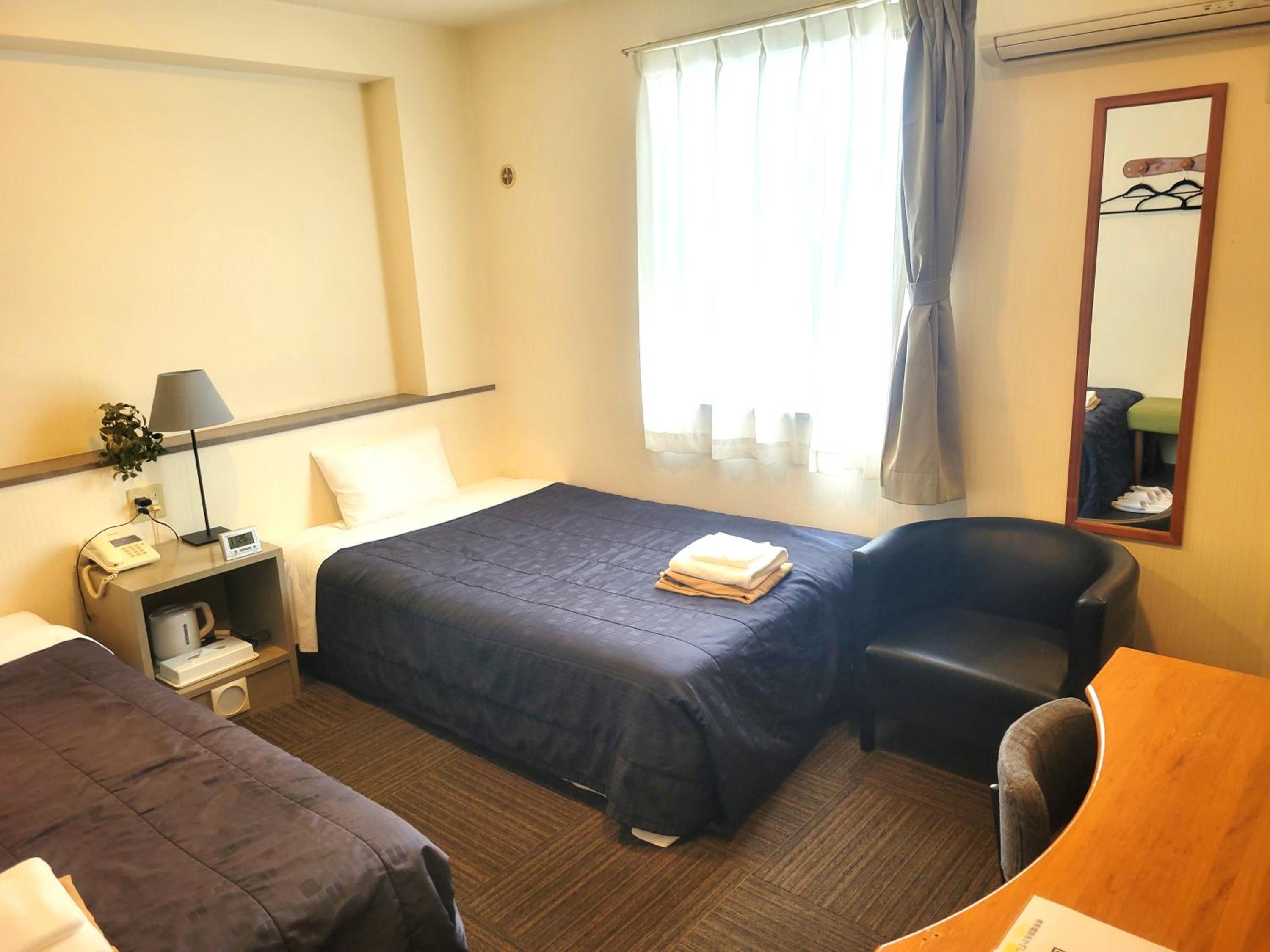 Twin Room - Smoking - Photo 5