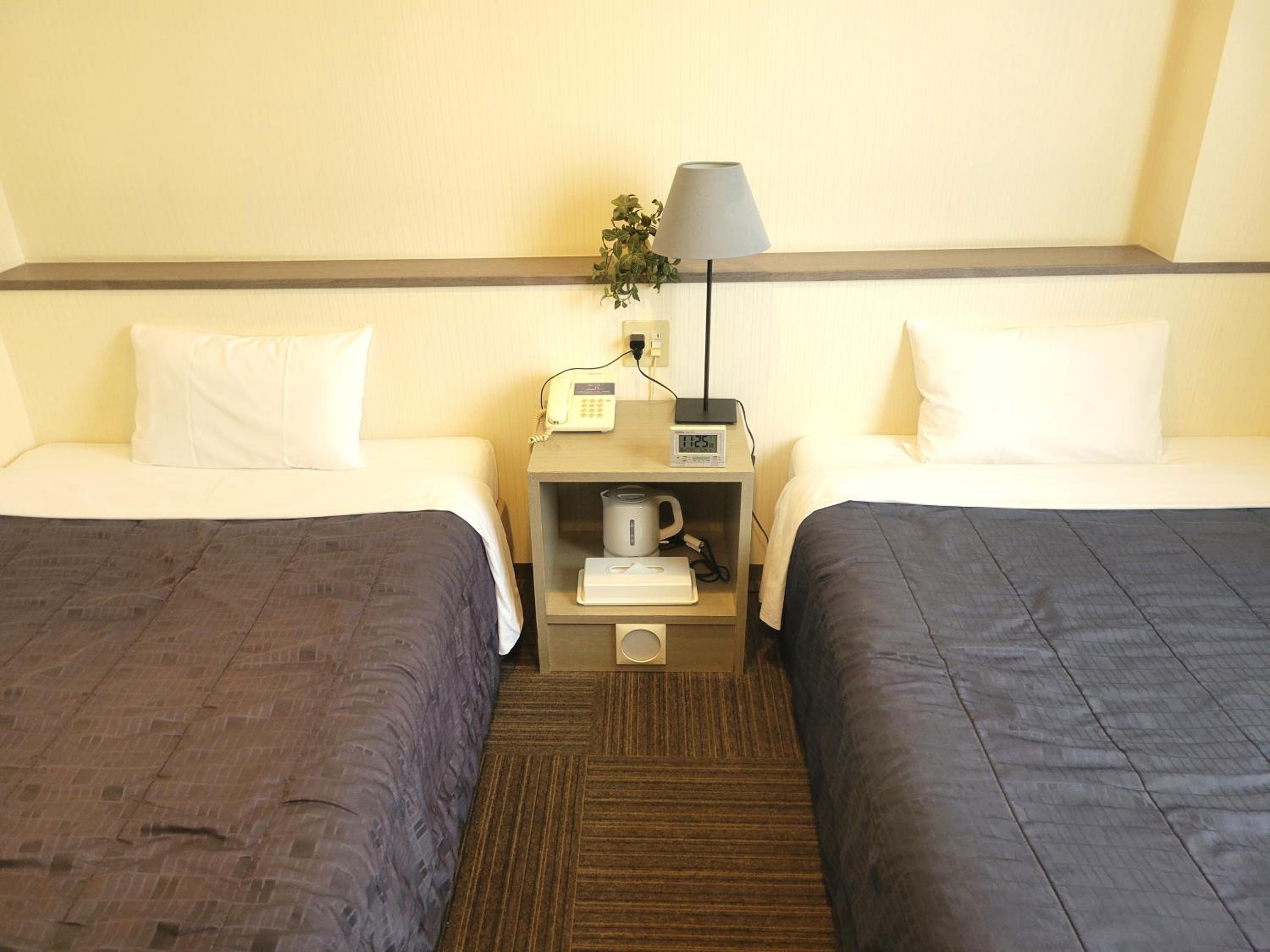 Twin Room - Smoking - Photo 4