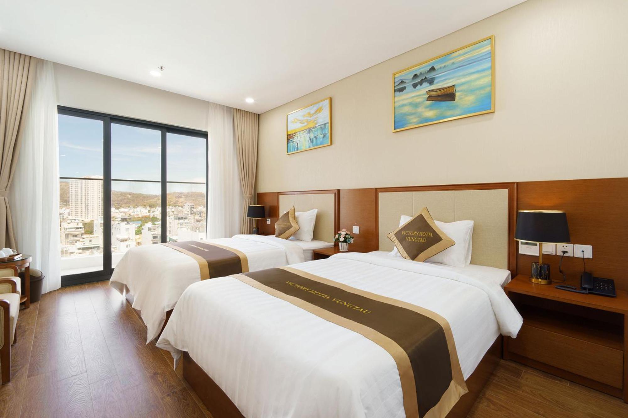Twin Room with Balcony and Partial Sea View