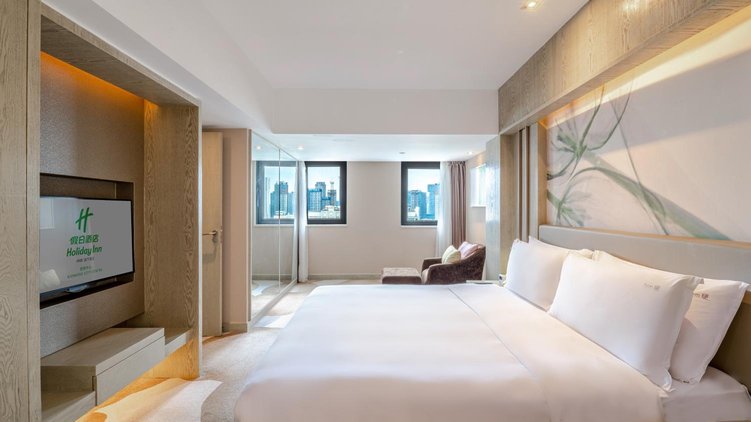 1 King One-Bedroom Suite - Photo 1