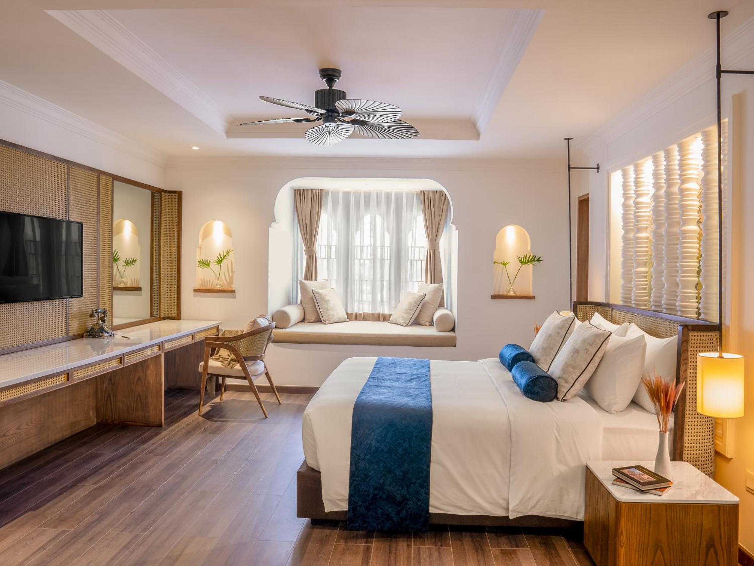 Duplex Prestige Suite with Private Pool - A bottle of wine and High Tea