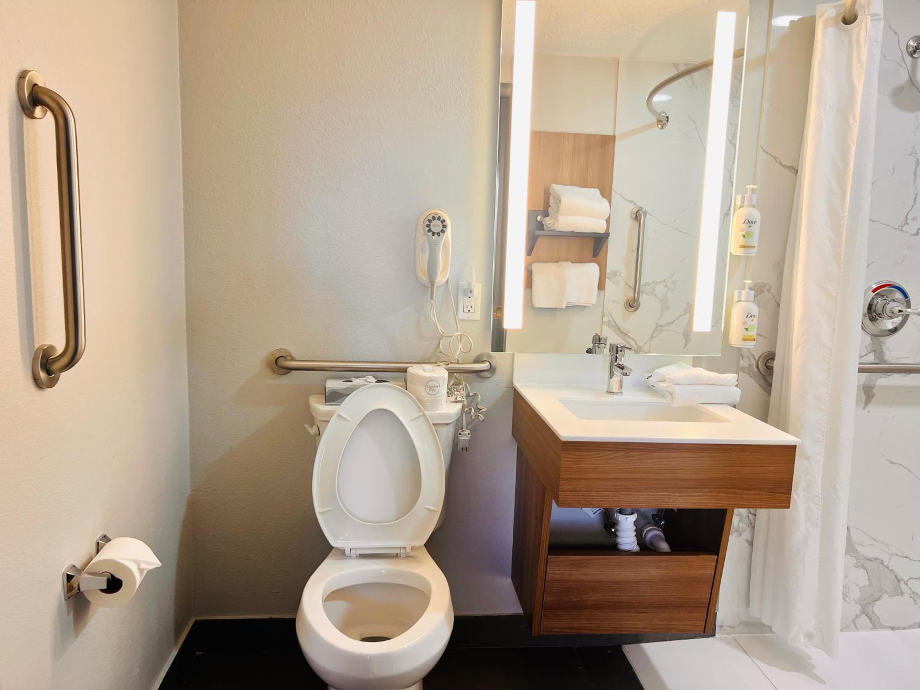 Queen Room - Disability Access - Non-Smoking - Photo 13