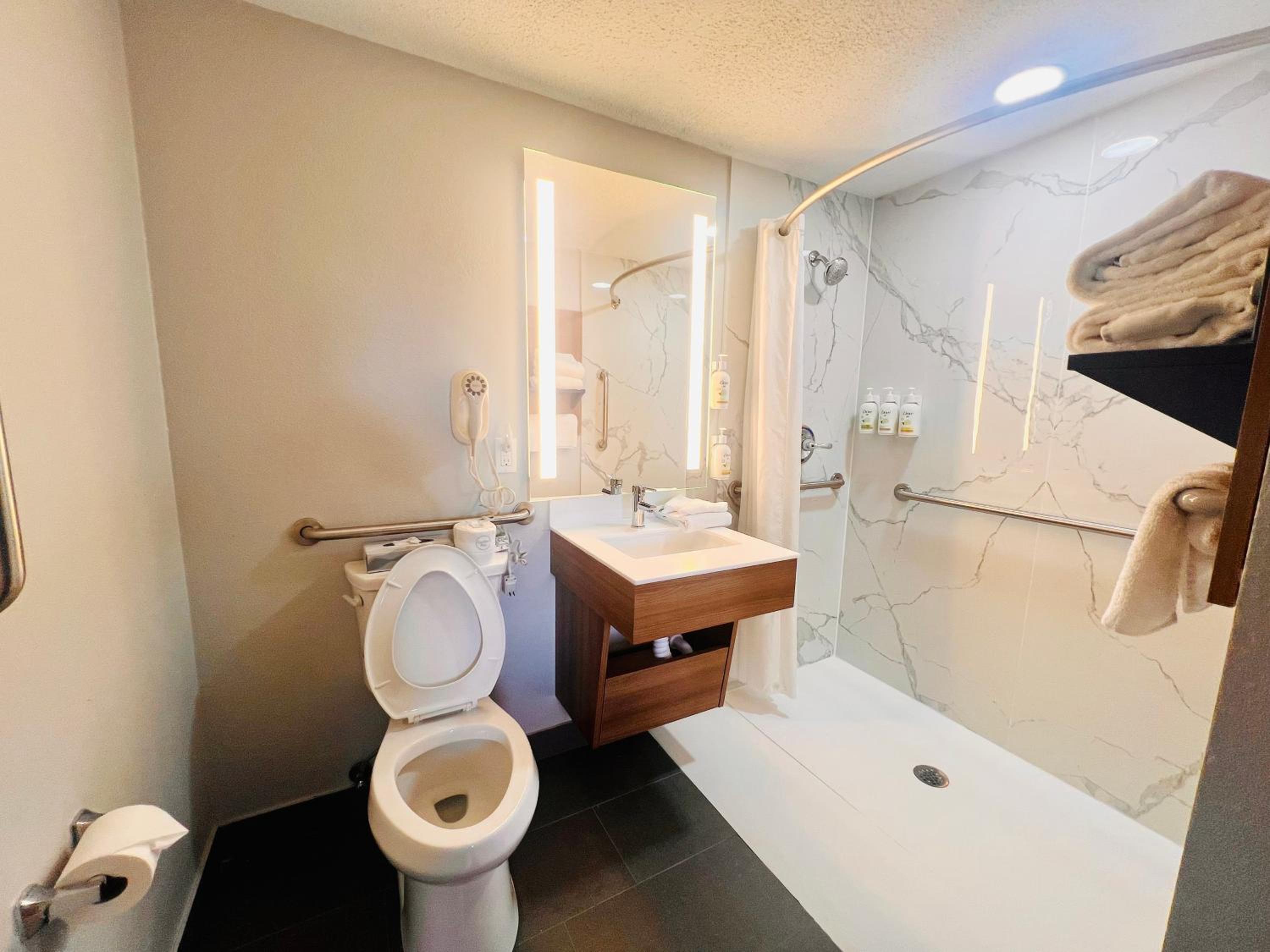 Queen Room - Disability Access - Non-Smoking - Photo 7