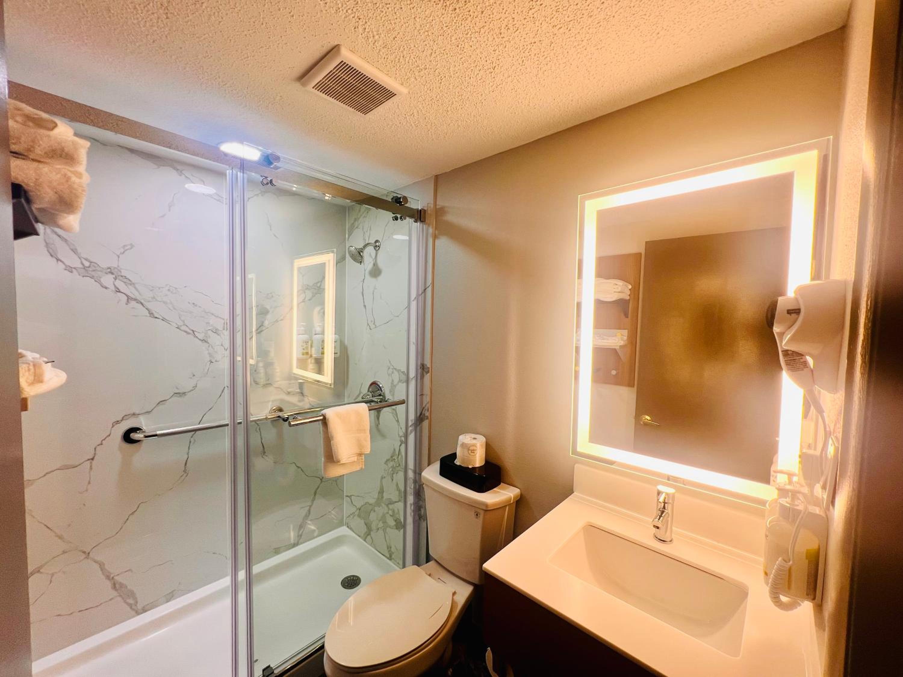 Queen Room - Non-Smoking - Photo 10