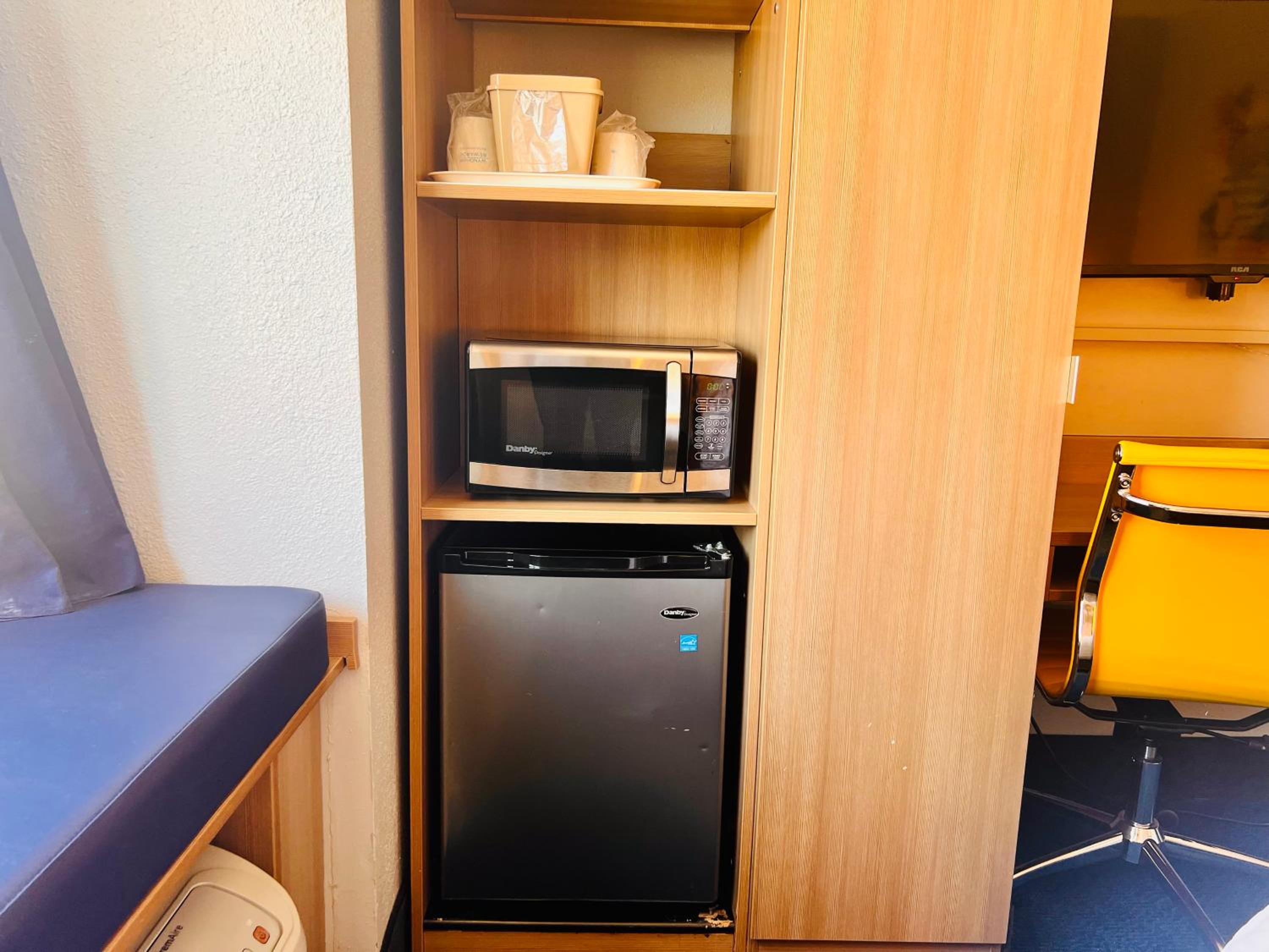 Queen Room - Non-Smoking - Photo 14