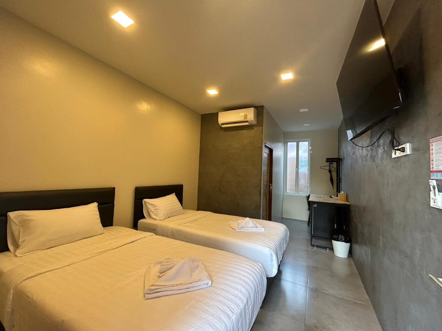 Standard Twin Room