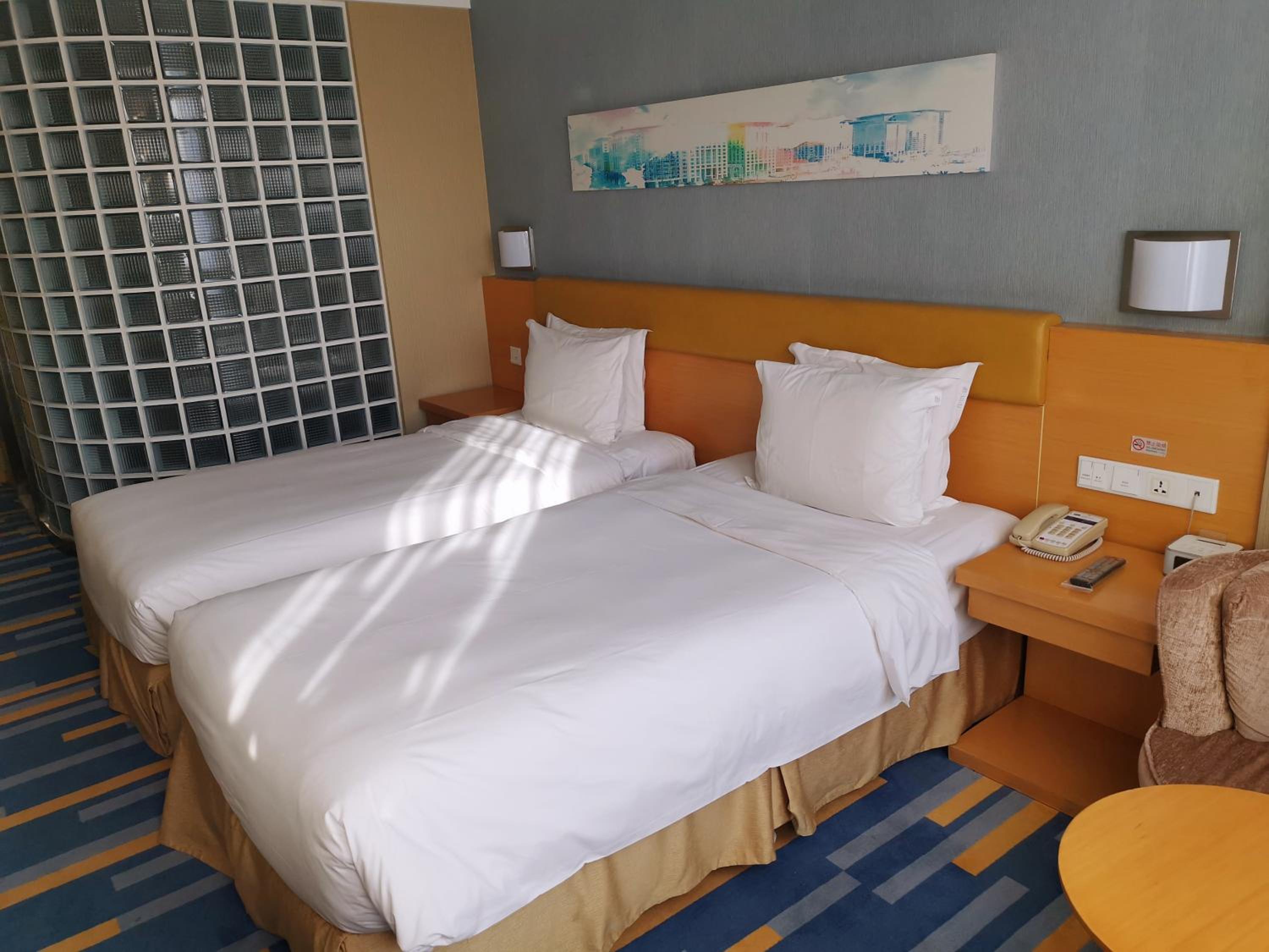 Standard Twin Room - Photo 1