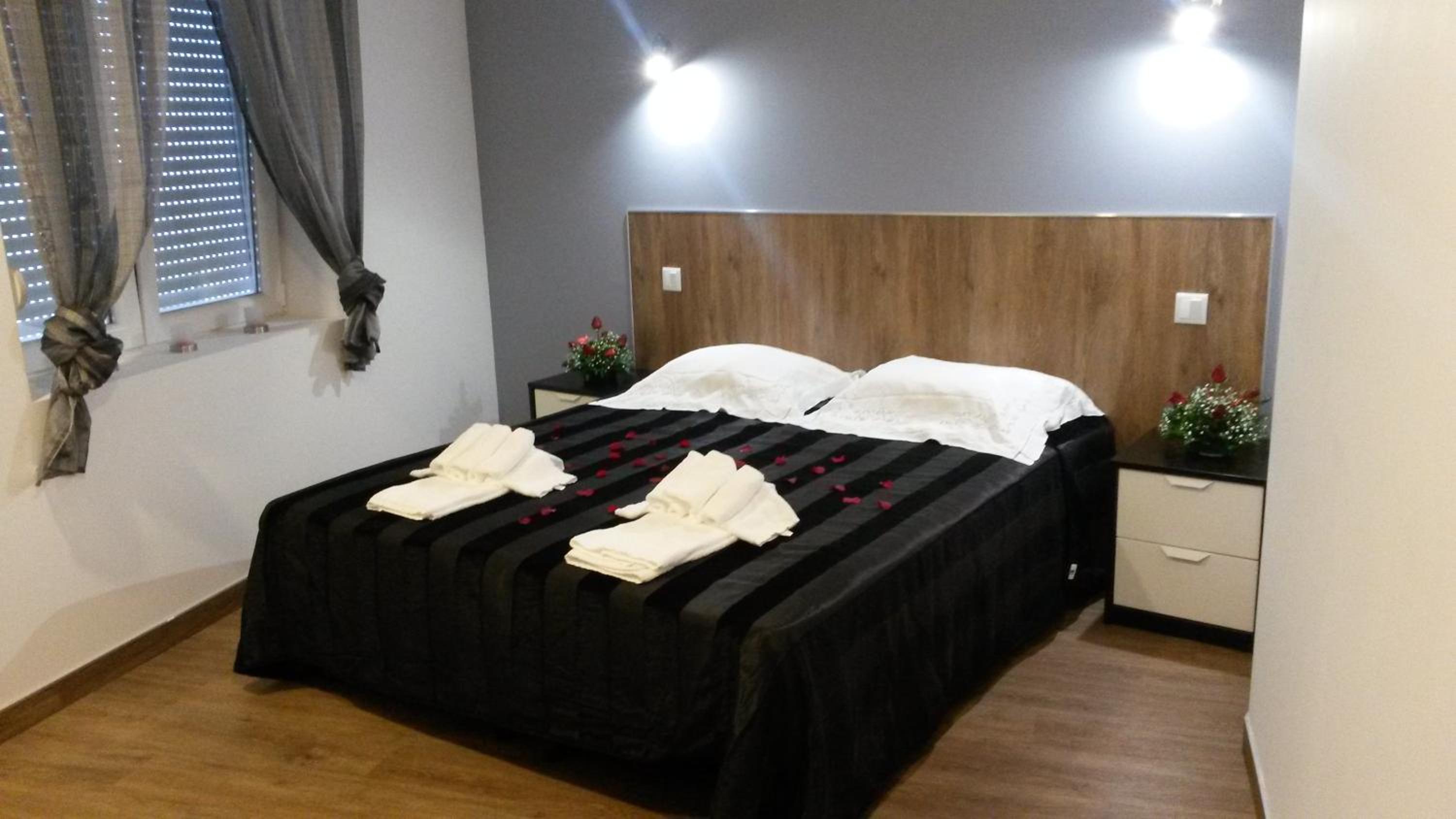 Double or Twin Room with Private Bathroom - Photo 19