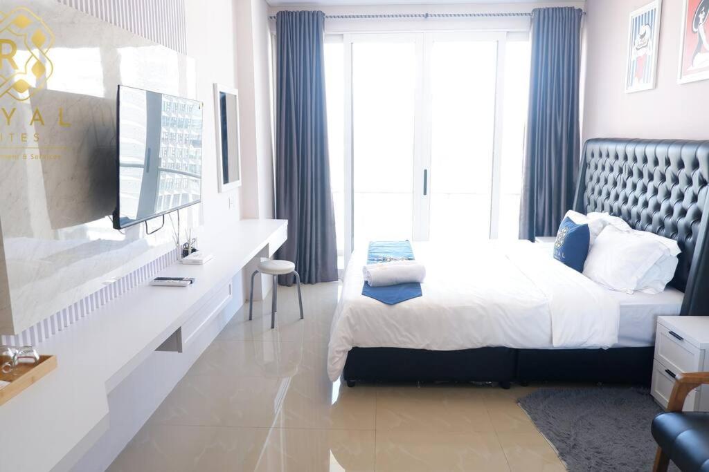 Studio Apartment with Balcony