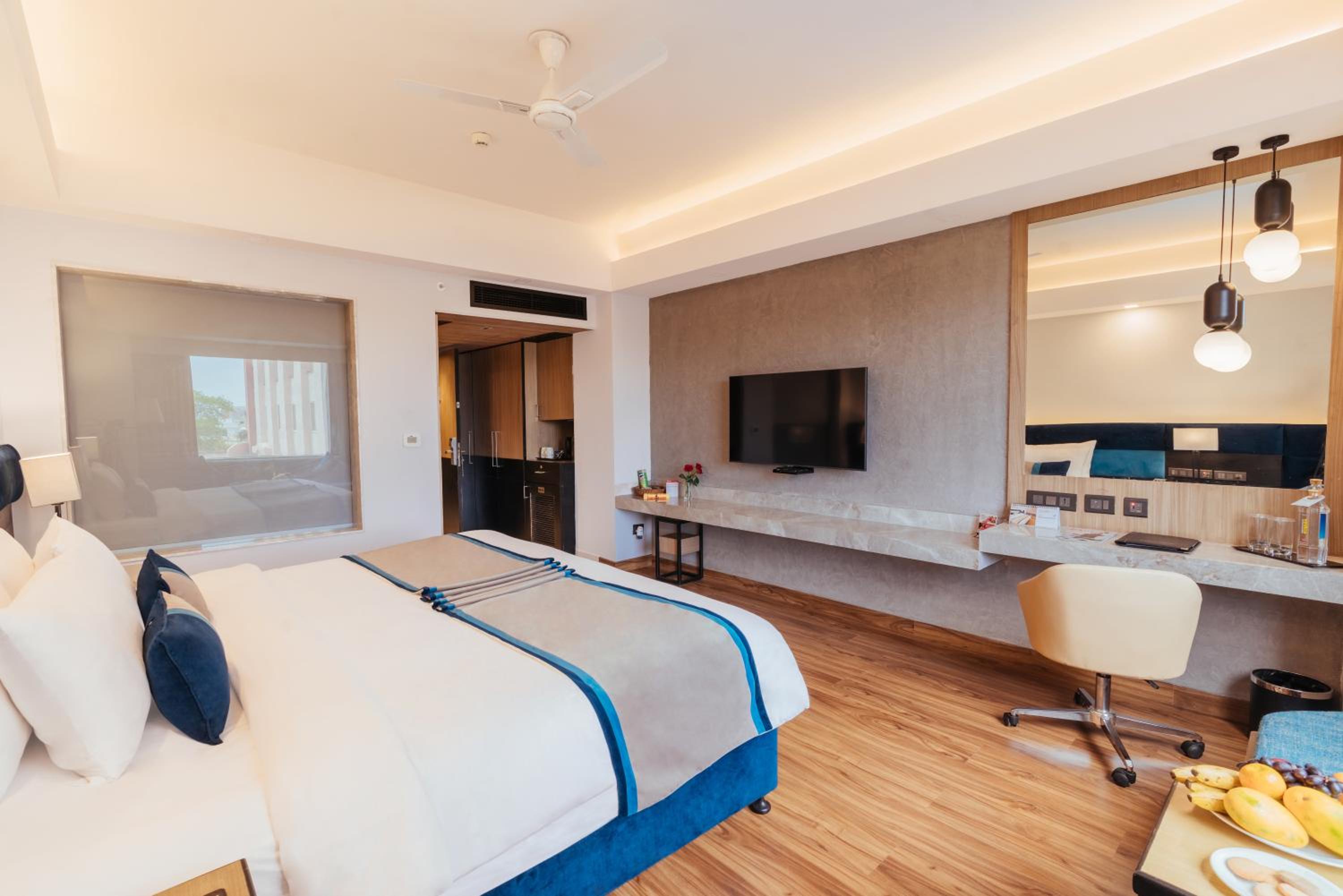 Luxury Room with complimentary drop off to the airport  - Photo 5