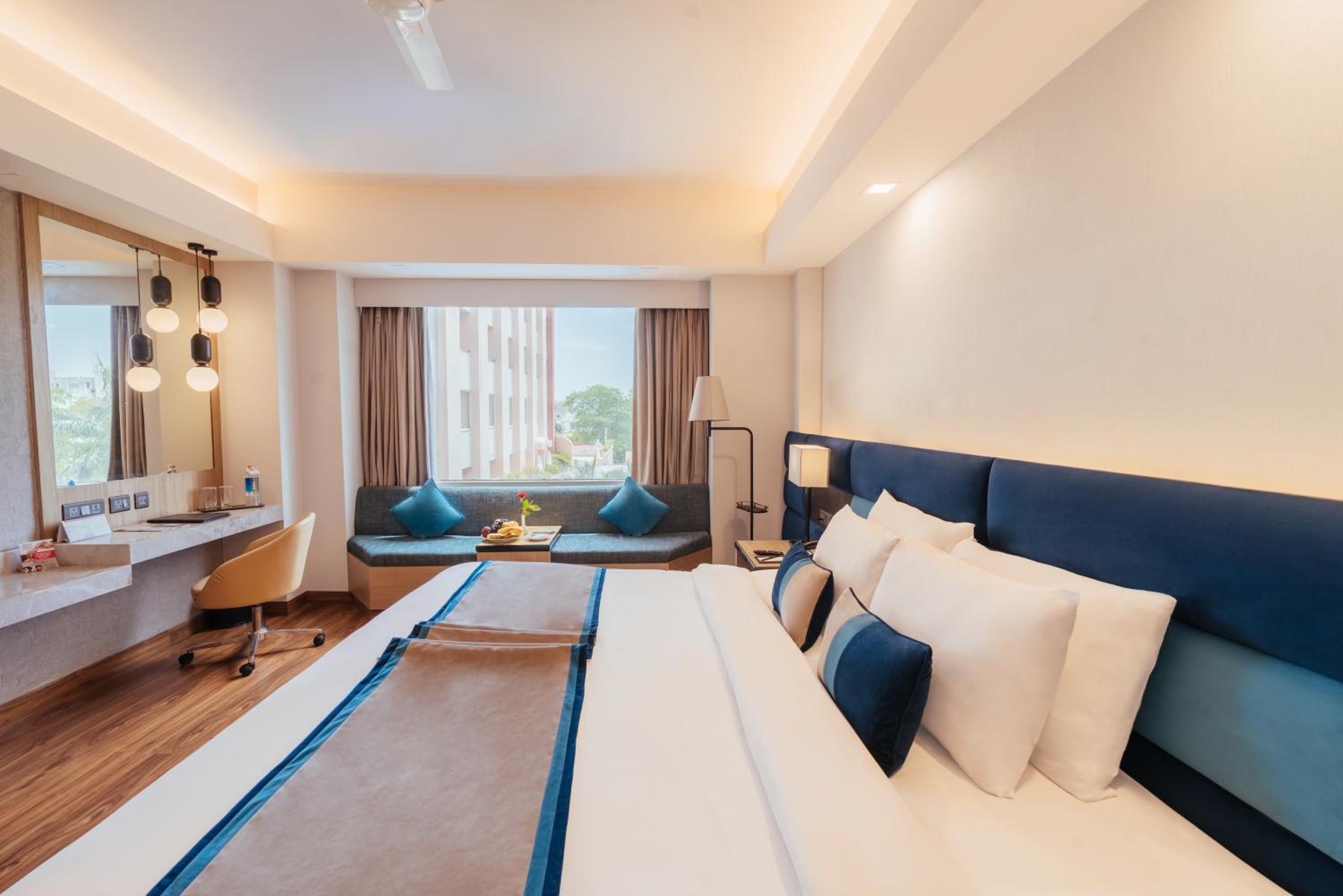 Luxury Room with complimentary drop off to the airport  - Photo 1
