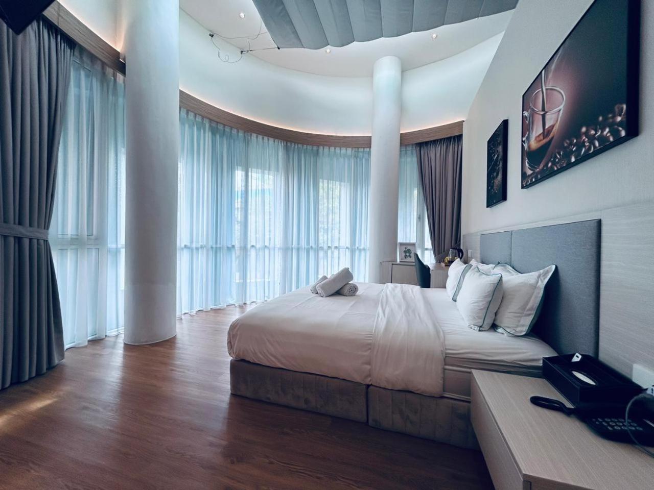 Suite with City View photo 2