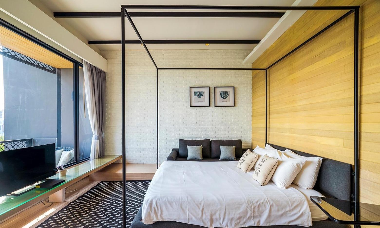 Suite with Pool View