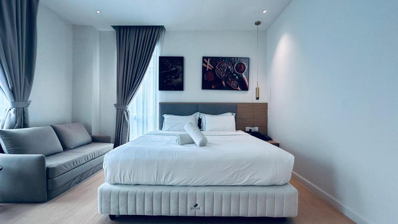 Deluxe King Room - Photo 2