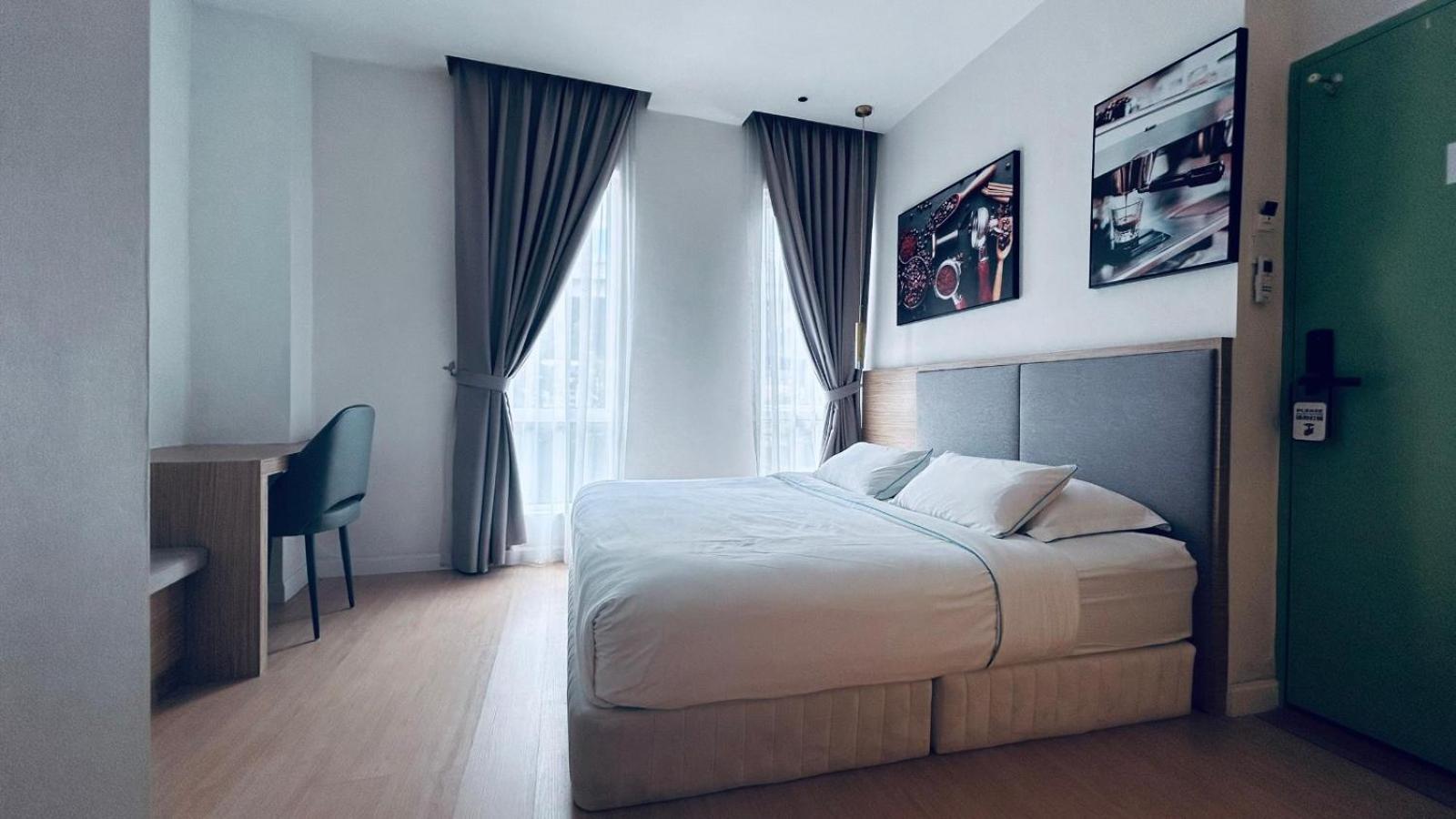 Deluxe Family Suite - Photo 1