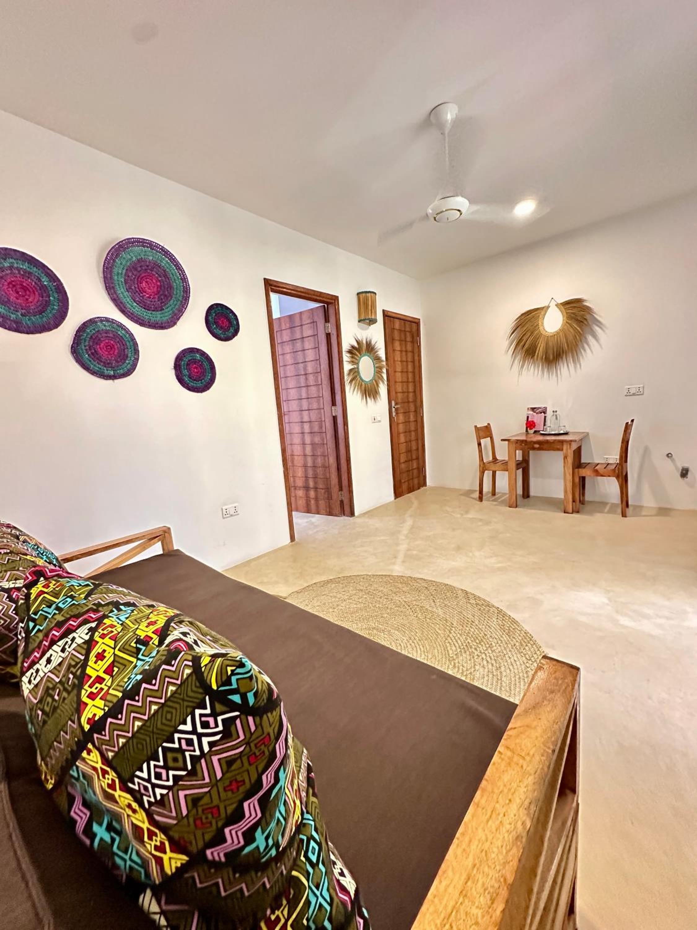 Deluxe King Suite - Photo 2