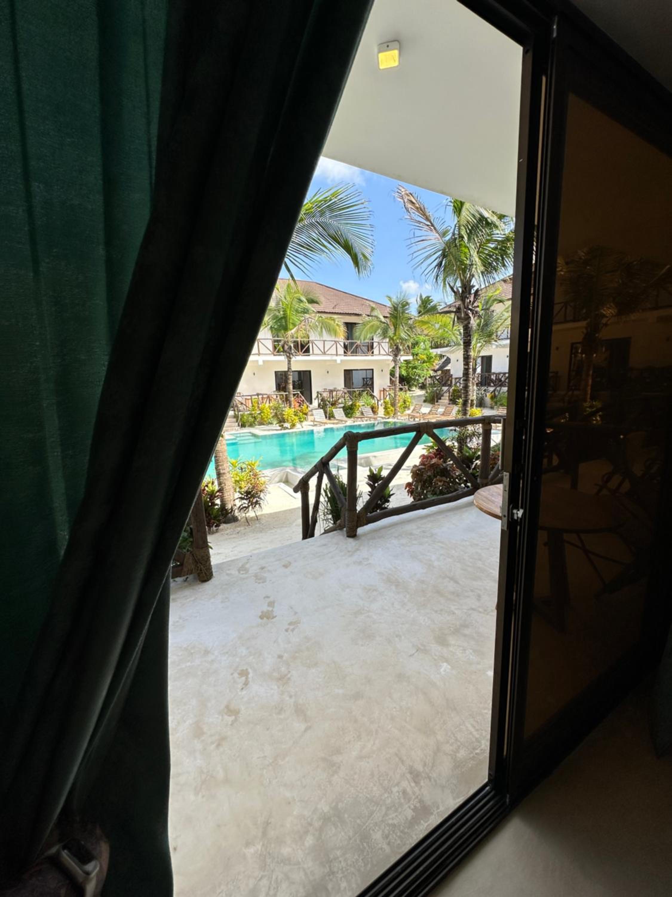 Deluxe King Suite - Photo 4