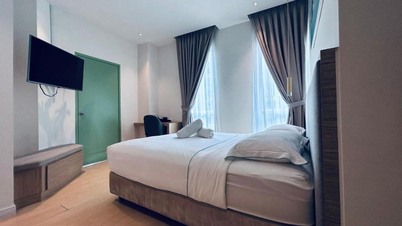 Deluxe Double Room with Balcony photo 1