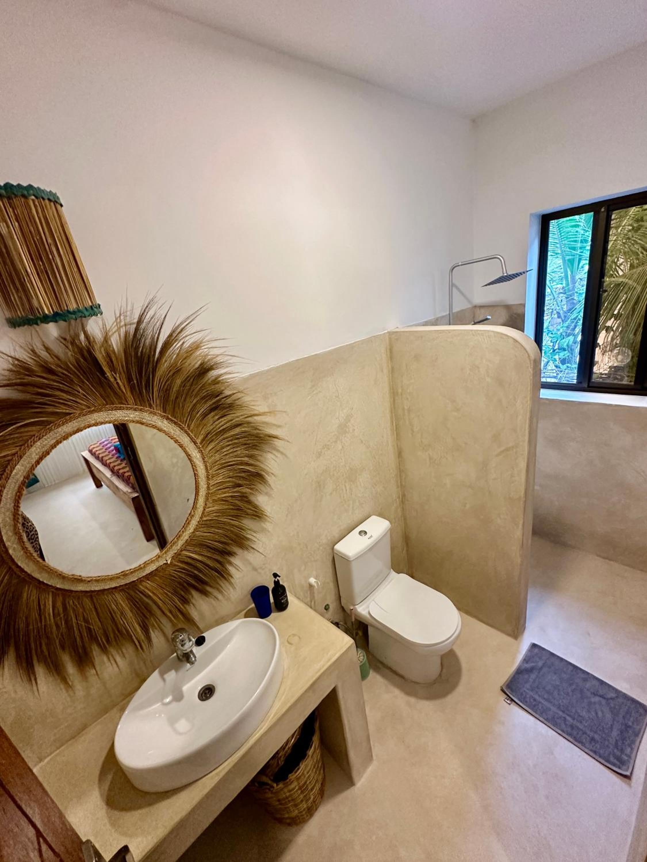 Deluxe King Suite - Photo 8