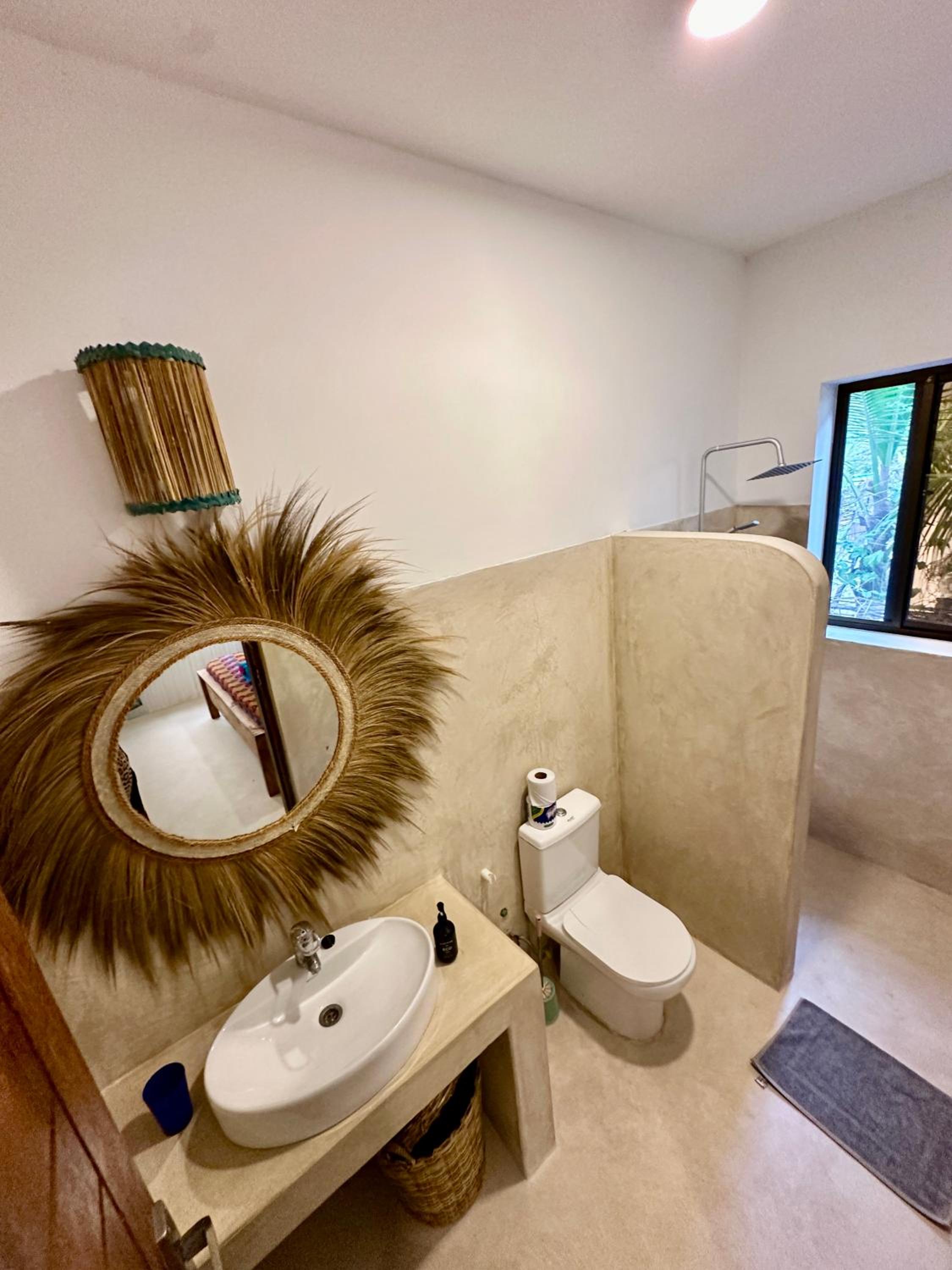 Deluxe King Suite - Photo 9