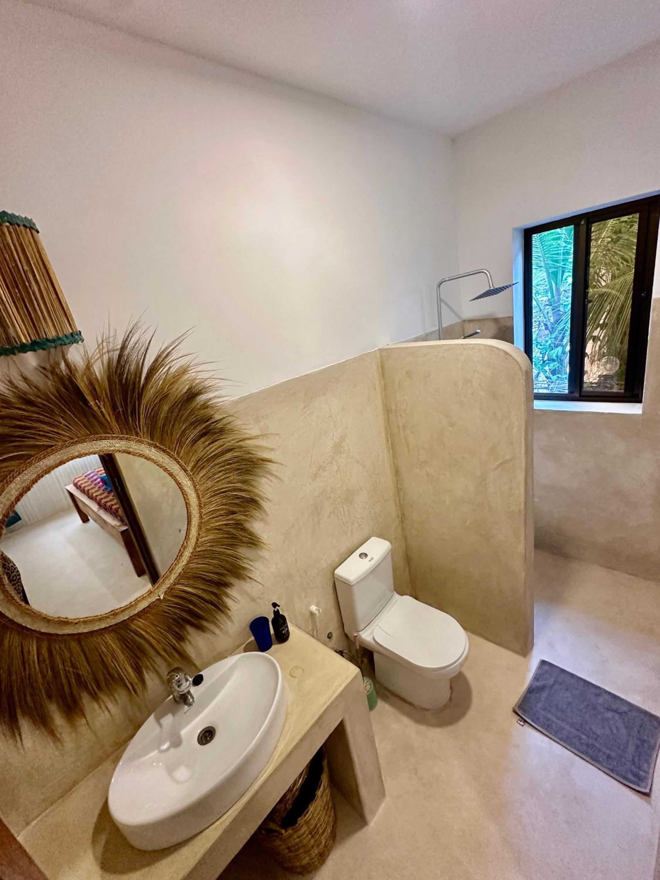 Deluxe King Suite - Photo 11