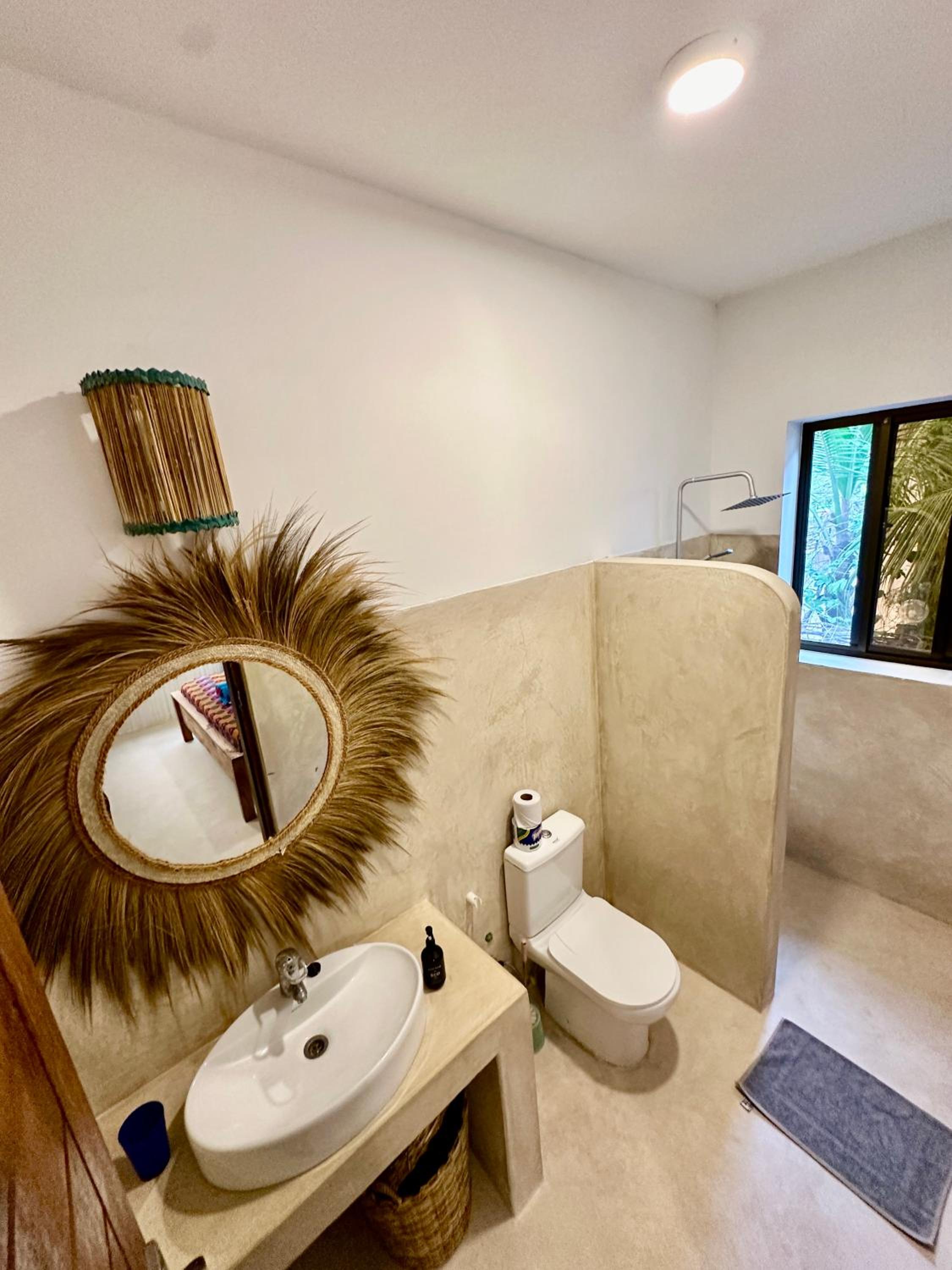 Deluxe King Suite - Photo 17