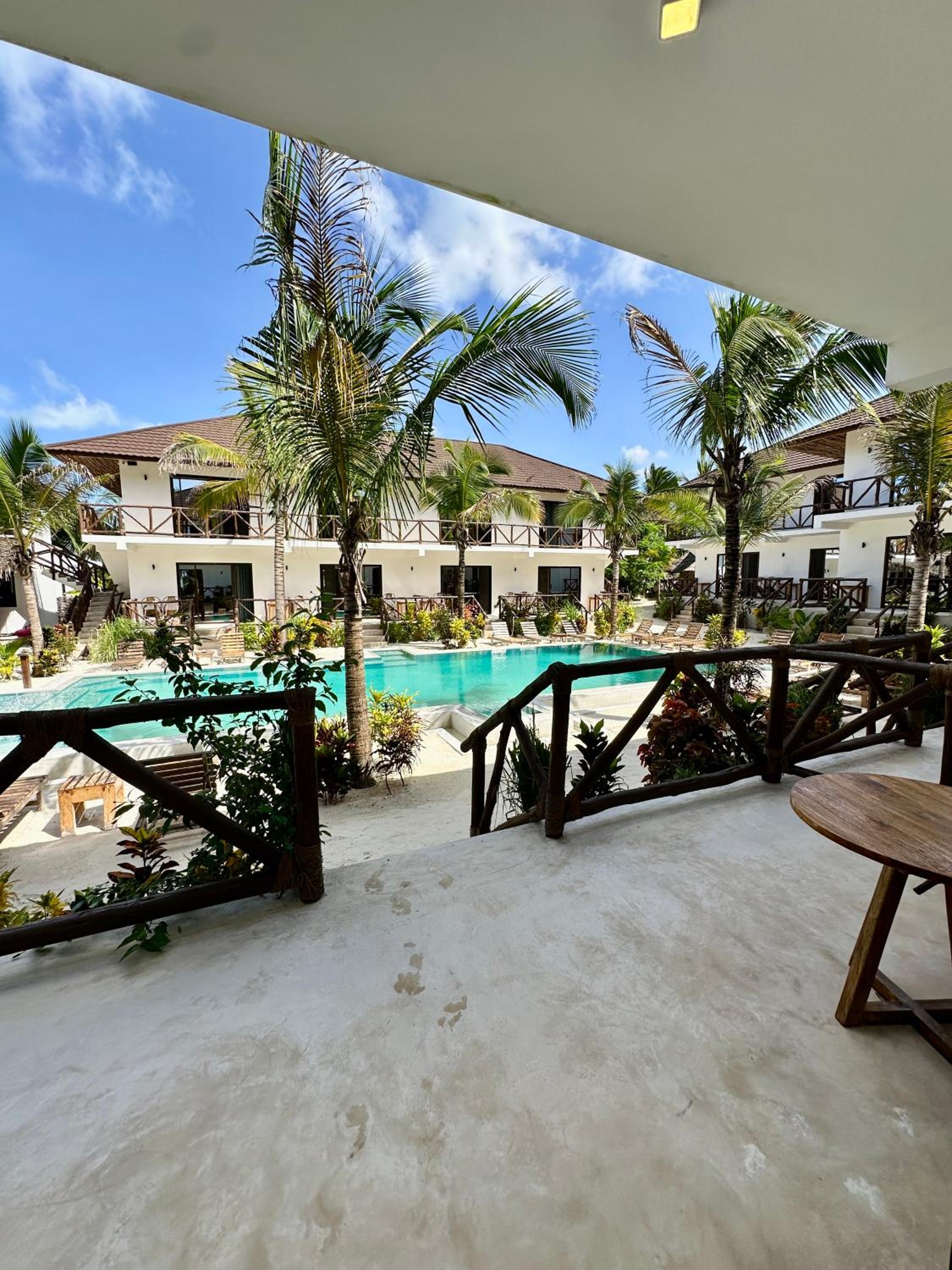 Deluxe King Suite - Photo 41