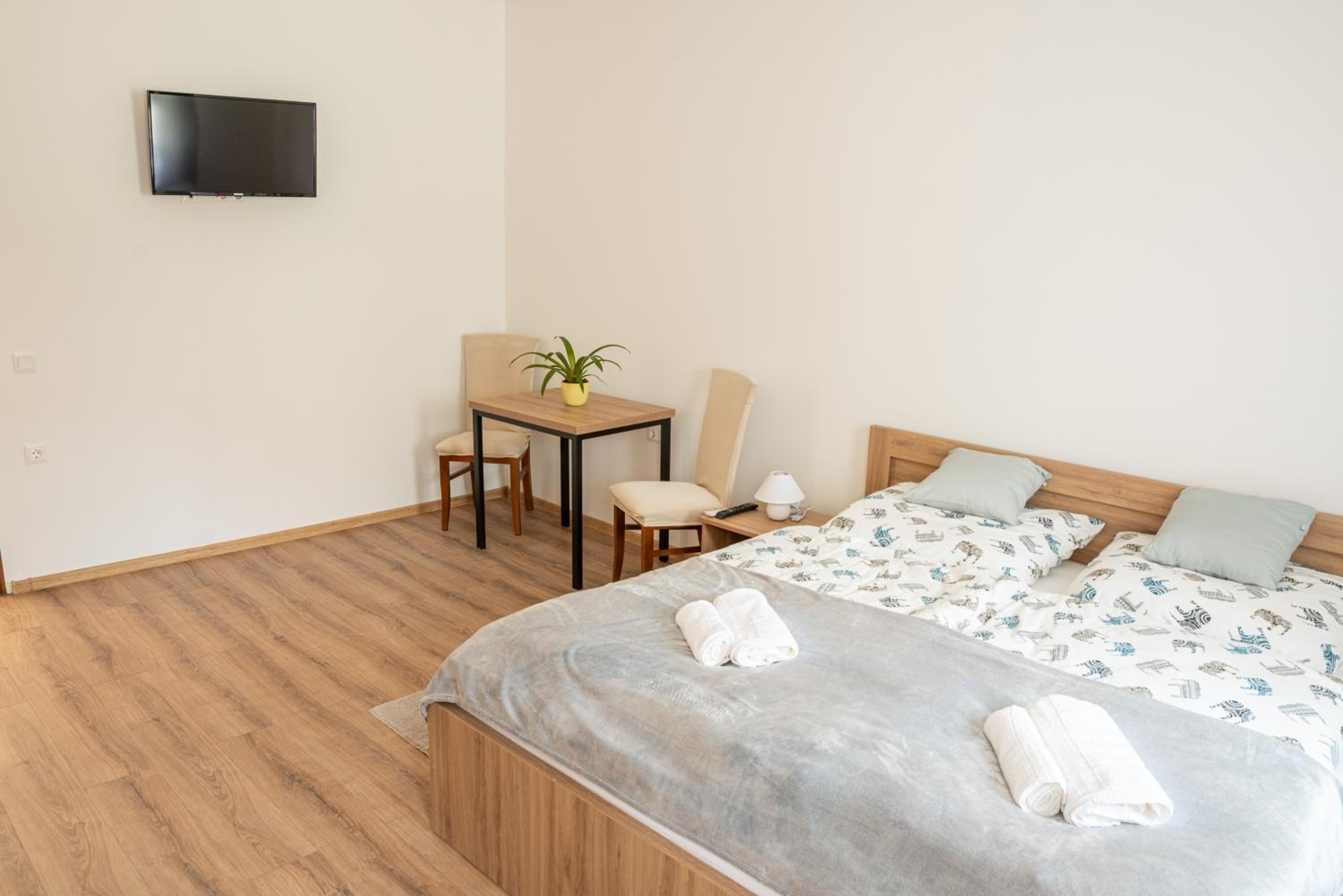 Queen Room - Disability Access photo 1