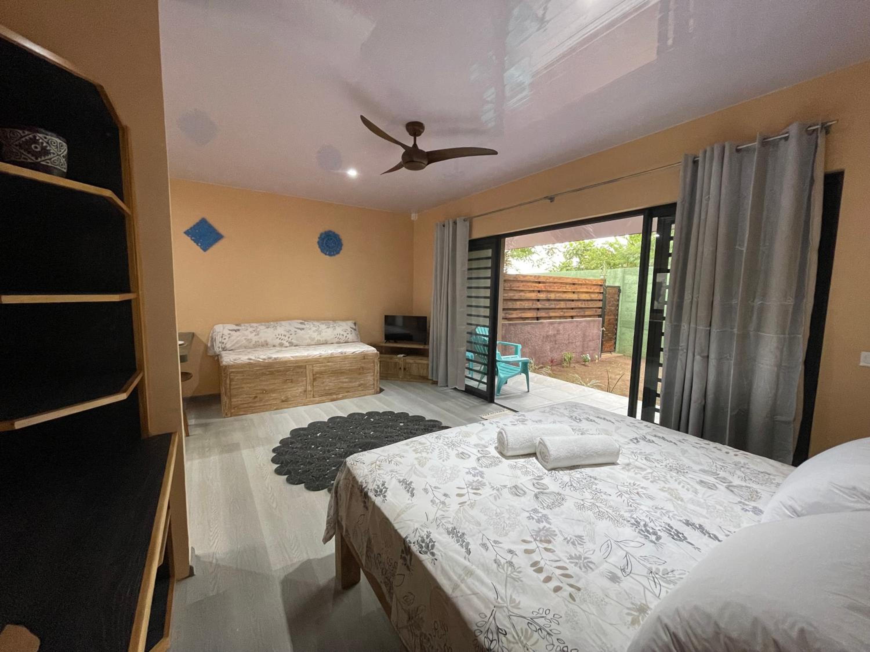 One-Bedroom House photo 2